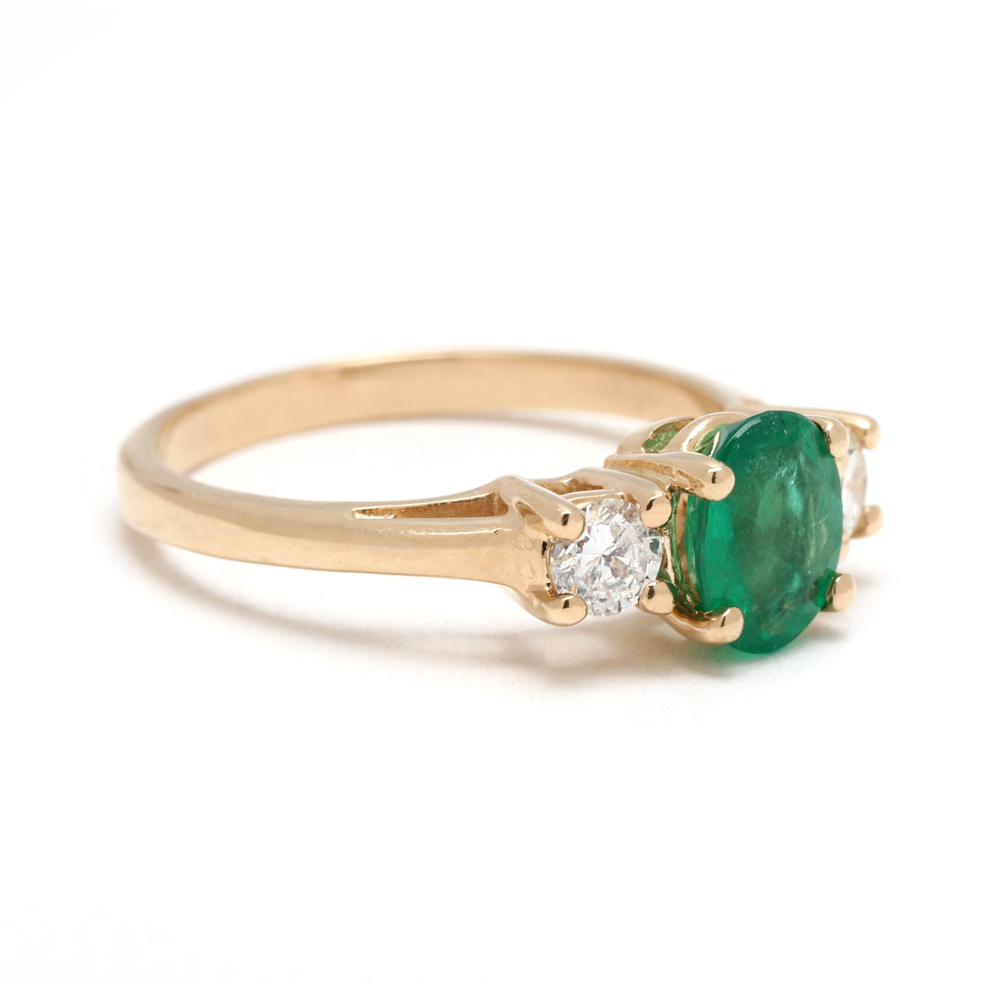 Pietre:
smeraldo, 1 pietra
Taglio ovale
7.25 x 5.7 mm
circa 1,1 carati totali
diamante, 2 pietre
taglio rotondo brillante
3.4 mm
circa .36 carati totali
Colore GH/ chiarezza SI1 - 2

Anello misura 6,25

Altezza dal dito: 5.8 mm

Lunghezza: 7,3