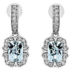 Boucles d'oreilles pendantes en or blanc 18 carats avec aigue-marine de 1,47 carat et diamant blanc.