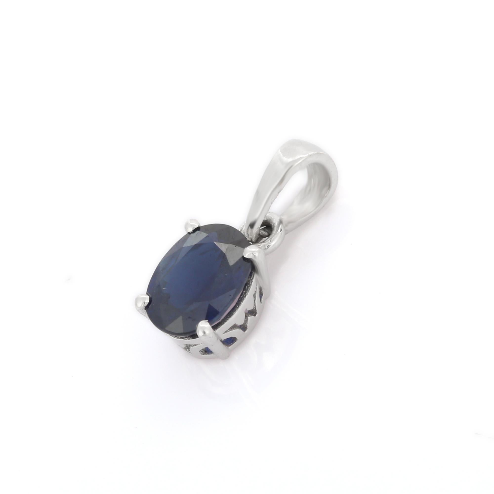 Blue Sapphire Solitaire Pendant in 18K White Gold In New Condition For Sale In Houston, TX