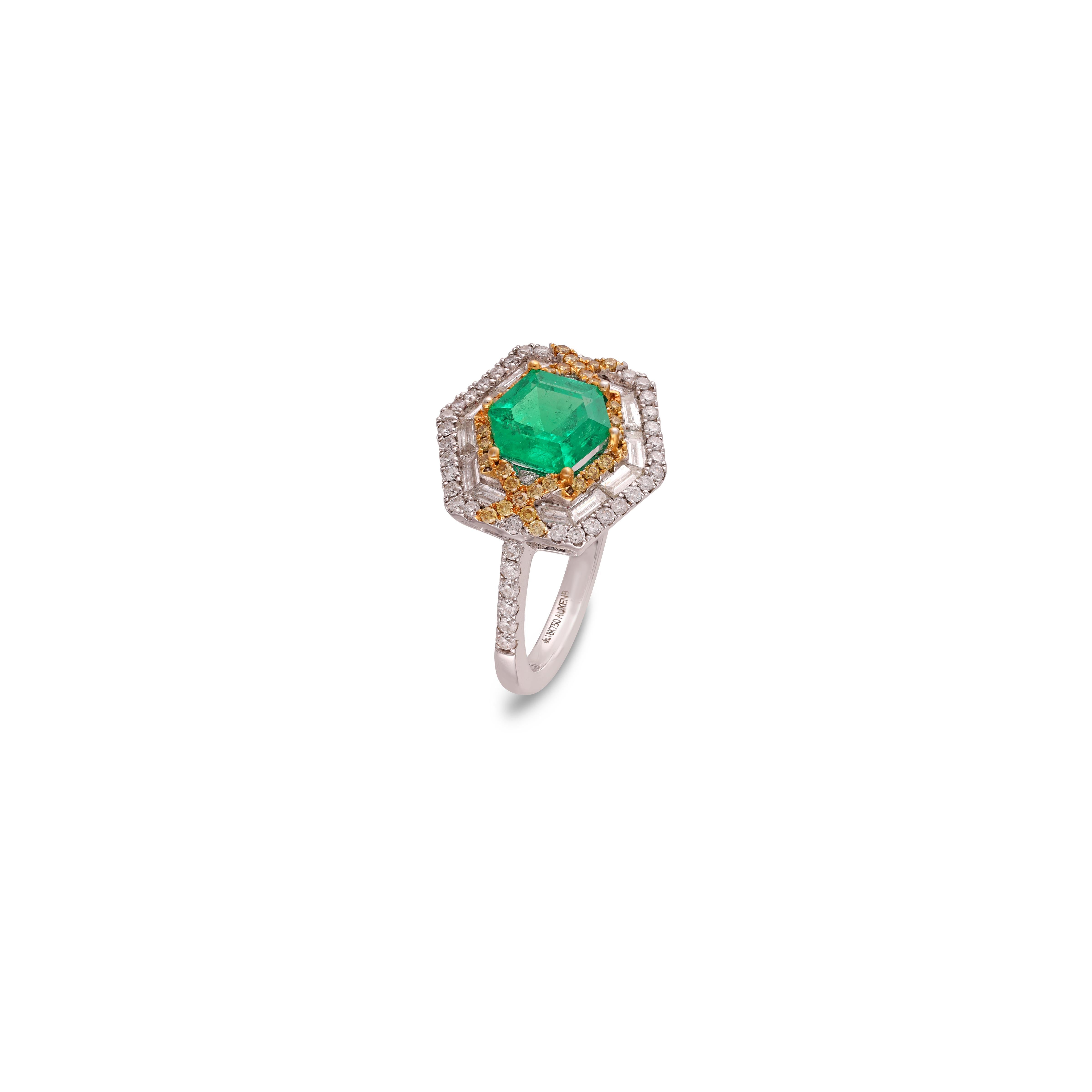 Contemporary 1.47 Carat Clear Zambian Emerald & Fancy Diamond Cluster Ring in 18K White Gold For Sale