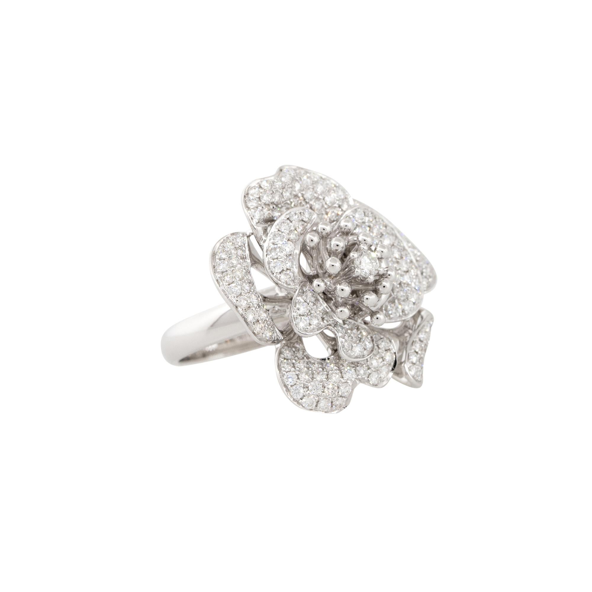 Round Cut 1.47 Carat Diamond Pave Rose Shaped Ring 18 Karat in Stock For Sale