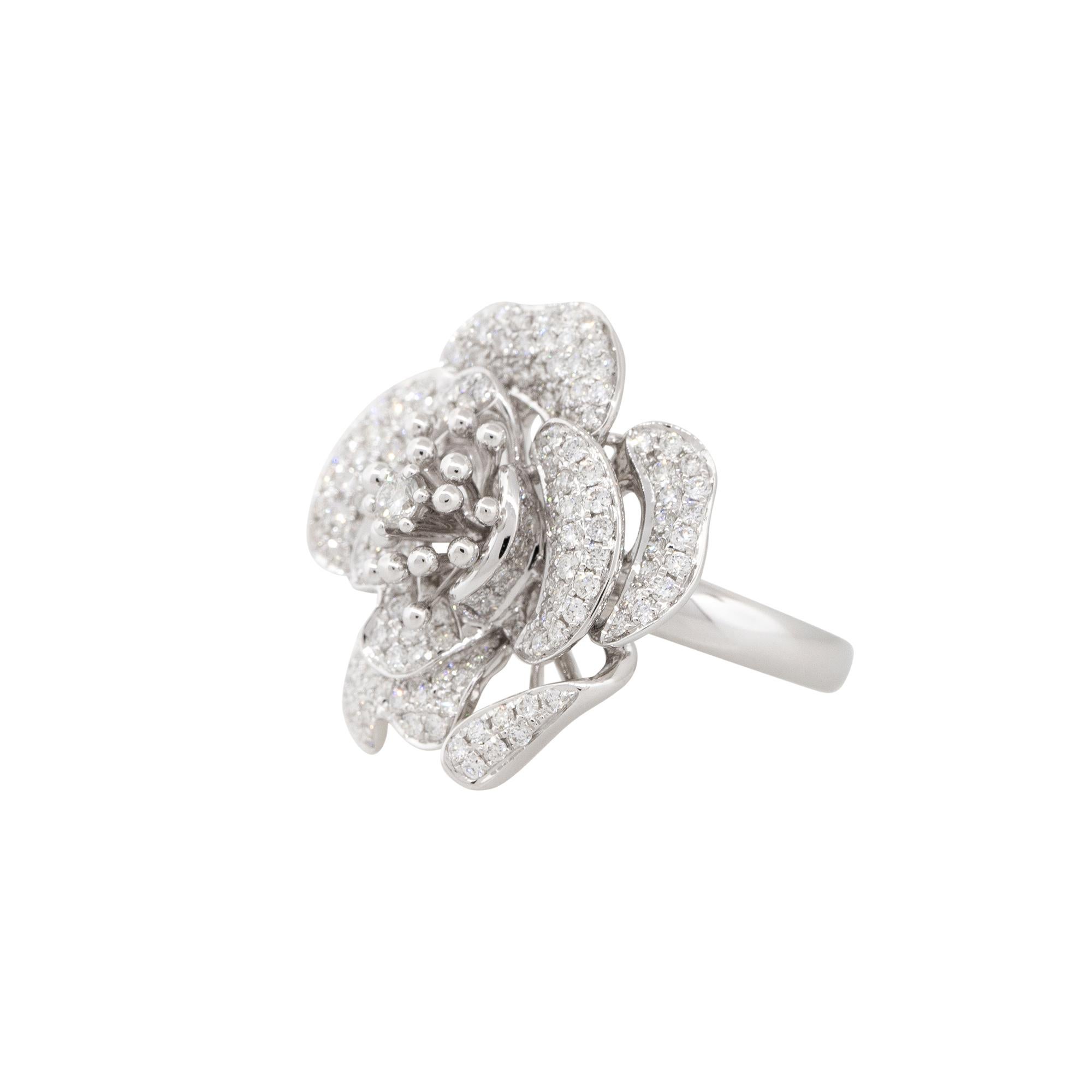 1,47 Karat Diamant Pave Rose Shaped Ring 18 Karat auf Lager im Zustand „Hervorragend“ im Angebot in Boca Raton, FL