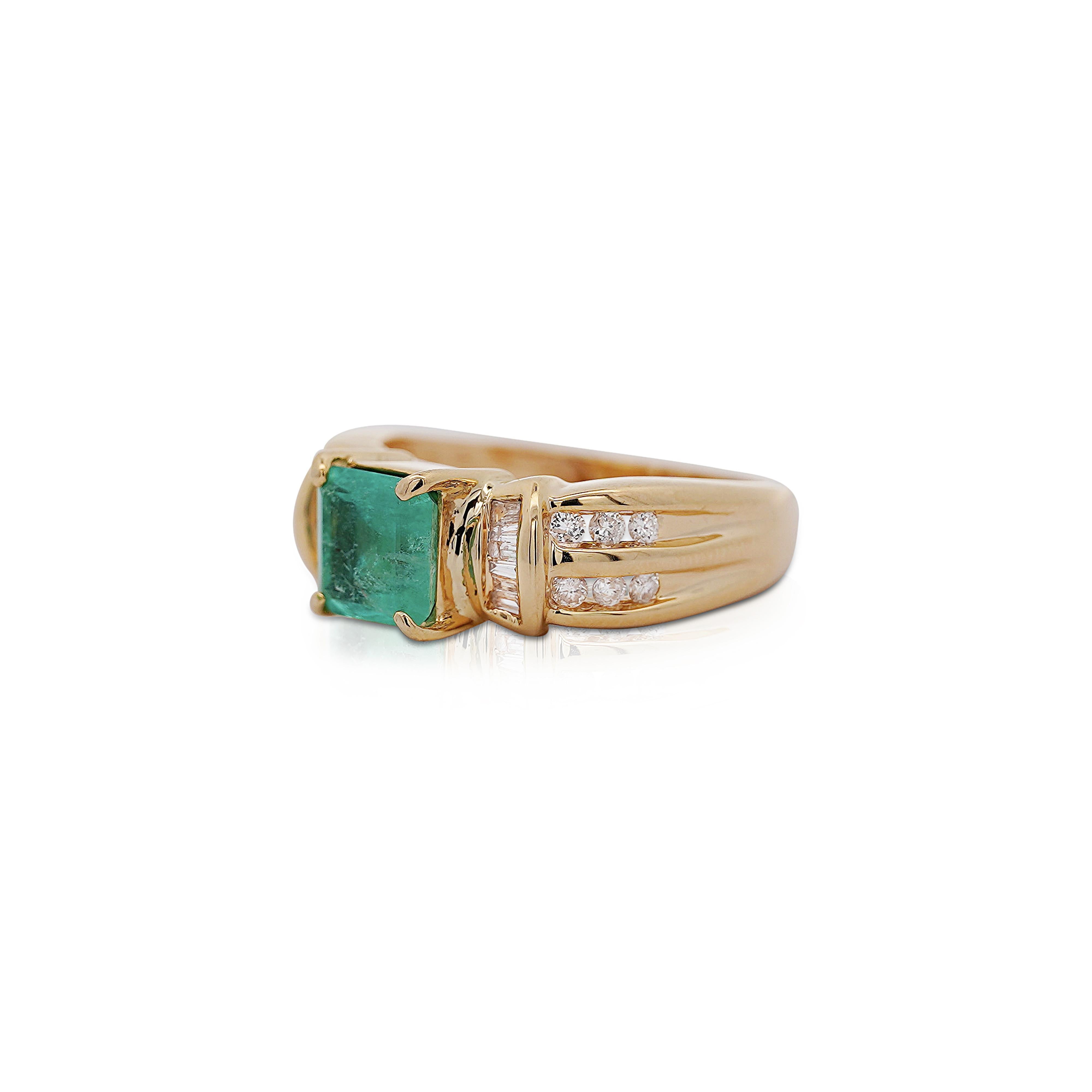 1,47 Karat Smaragd mit runden & Baguette Cut Diamond Side Stones 14K Gelbgold Statement Ring in Größe 7,75.

Einzelheiten:
Artikel Typ: Statement-Ring
Metall: 14K Gelbgold
Größe: 7,75 (einstellbar)
Gewicht: 5.25 Gramm
 
Center Stein Details:
Art: