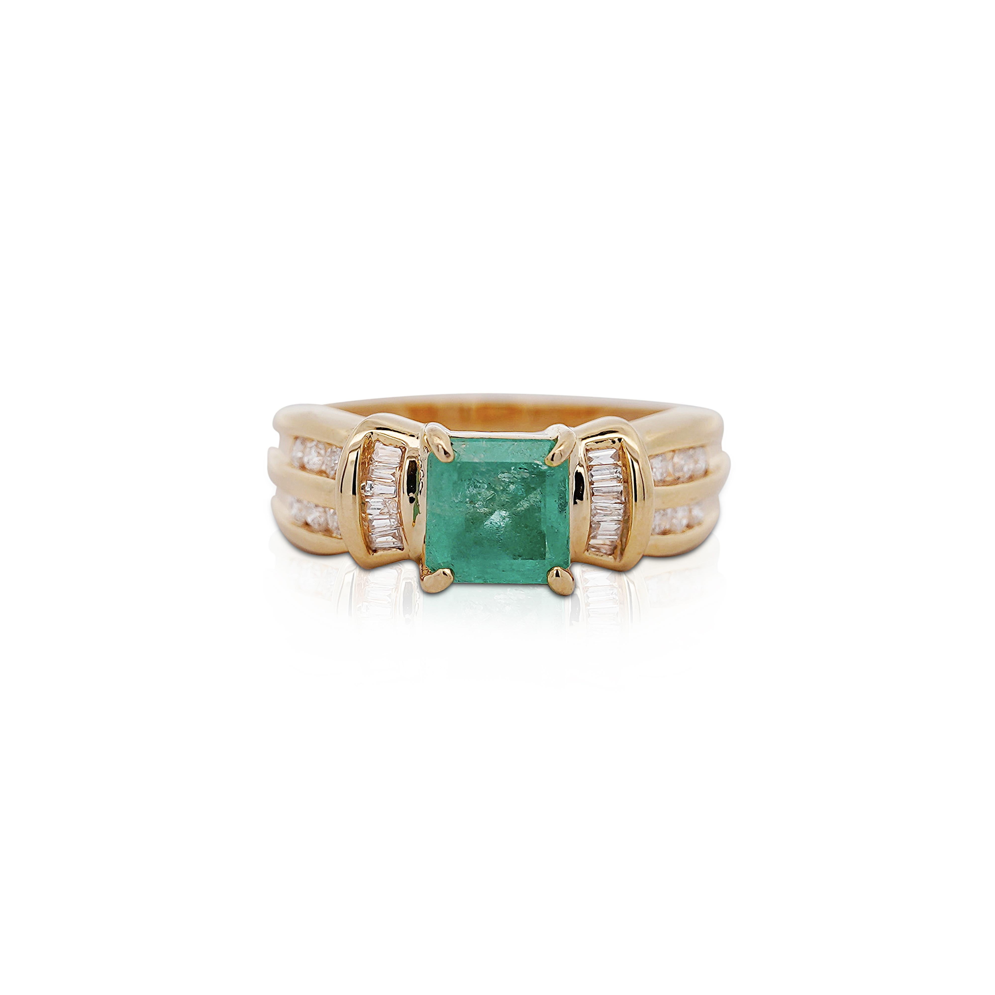 1.47 Karat Smaragd mit rundem und Diamant im Baguetteschliff im Baguetteschliff 14K Gold Statement-Ring im Angebot 2