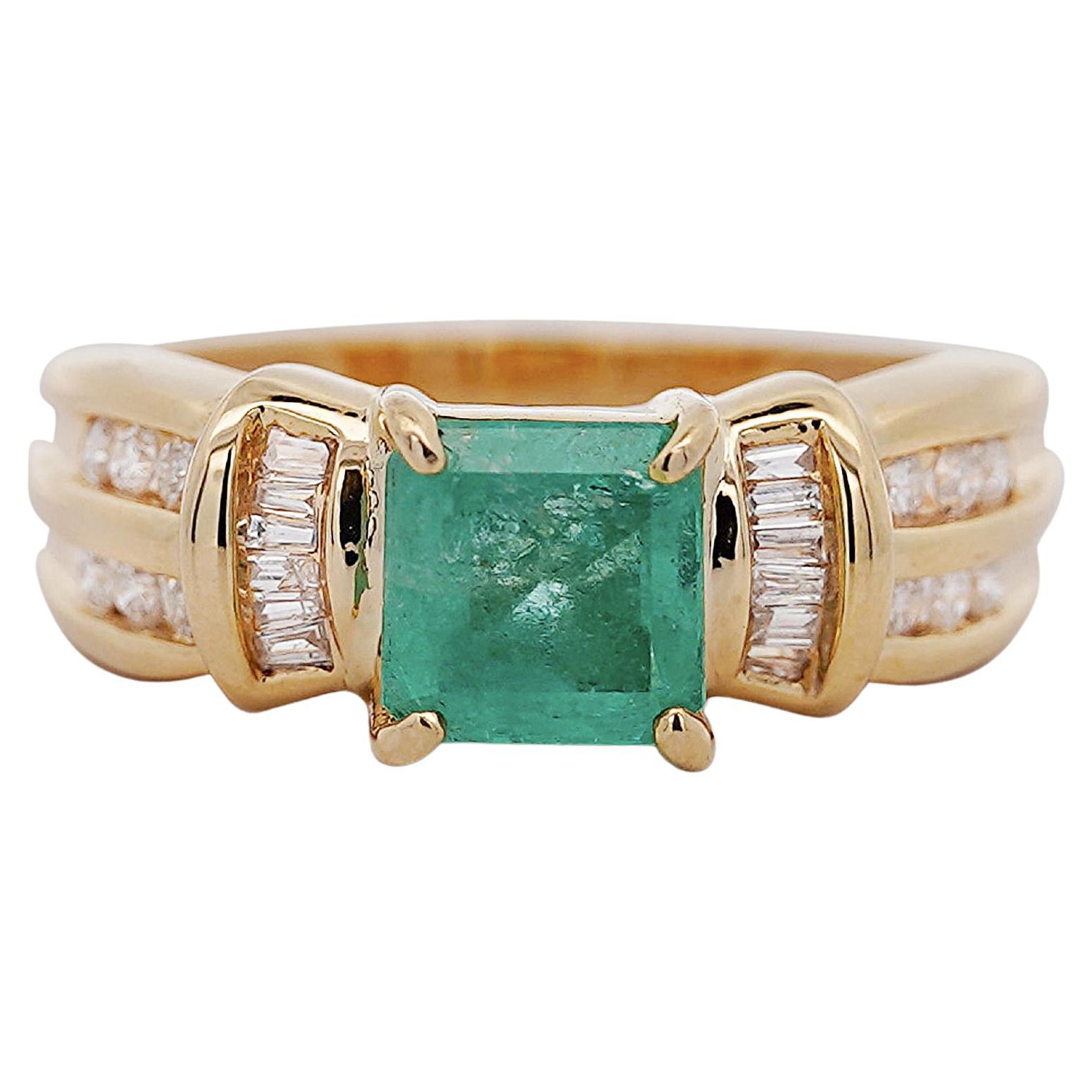 Smeraldo da 1,47 carati con diamante rotondo e taglio baguette Anello con dichiarazione in oro 14K