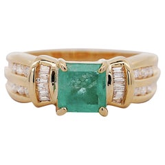 Smeraldo da 1,47 carati con diamante rotondo e taglio baguette Anello con dichiarazione in oro 14K