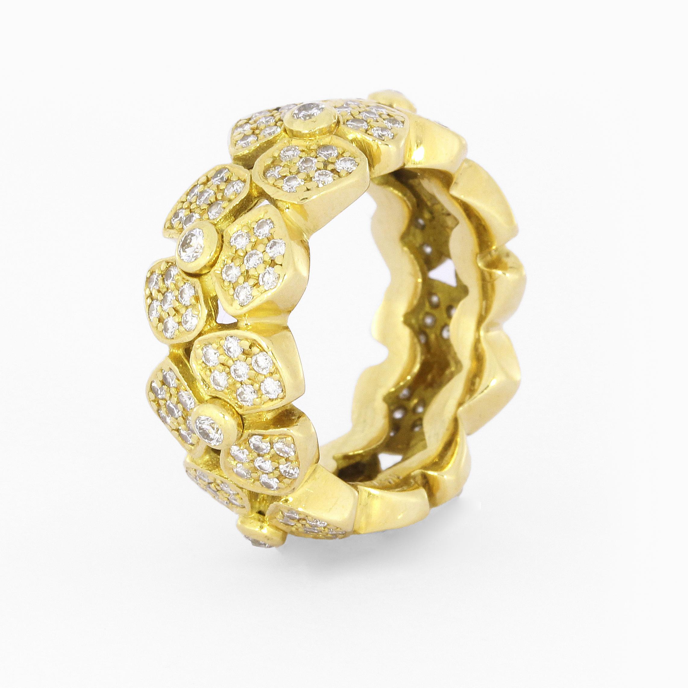 Brilliant Cut 1.47 Carat Floral Yellow Gold Diamond Band Ring For Sale