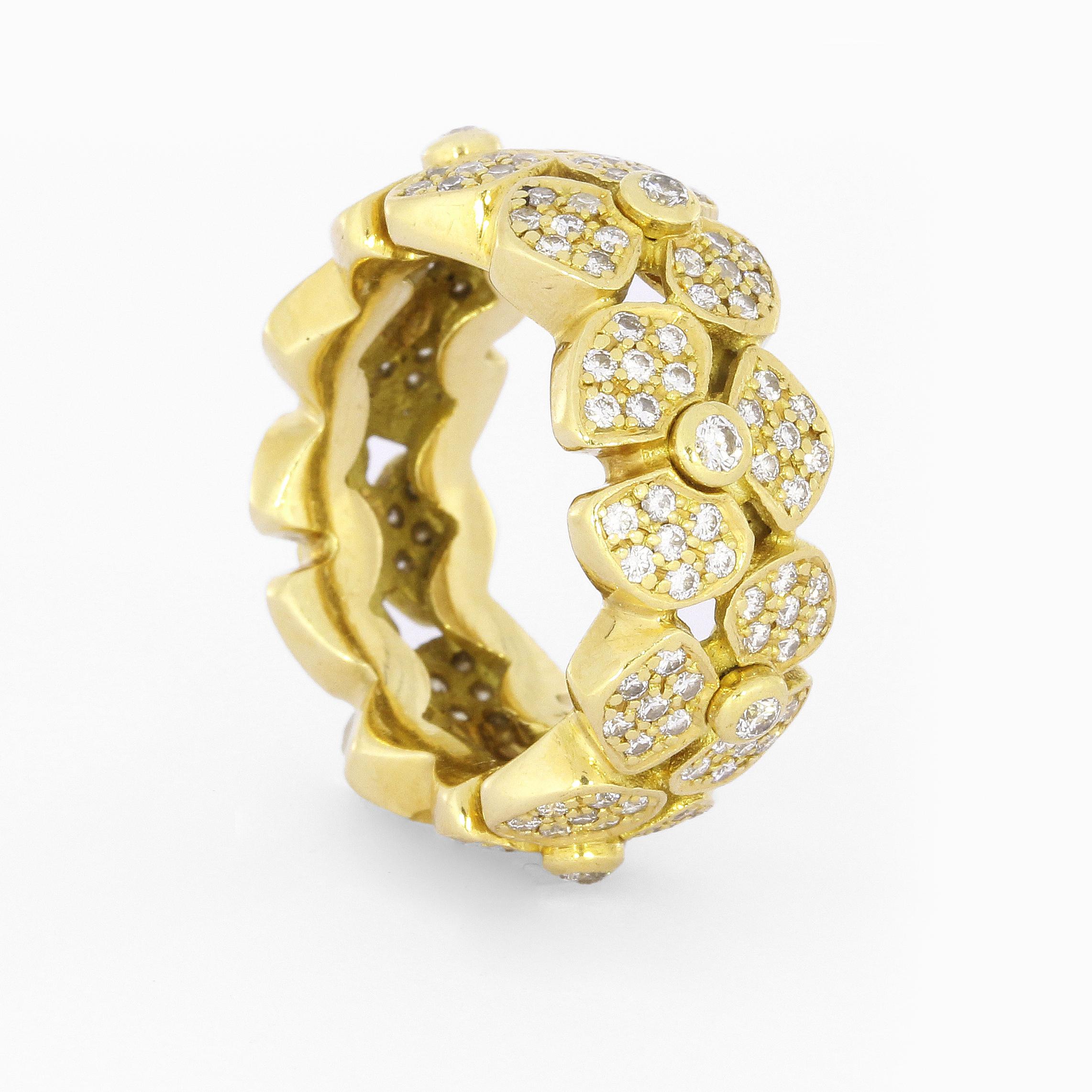 1.47 Carat Floral Yellow Gold Diamond Band Ring In Good Condition For Sale In Berlin, DE