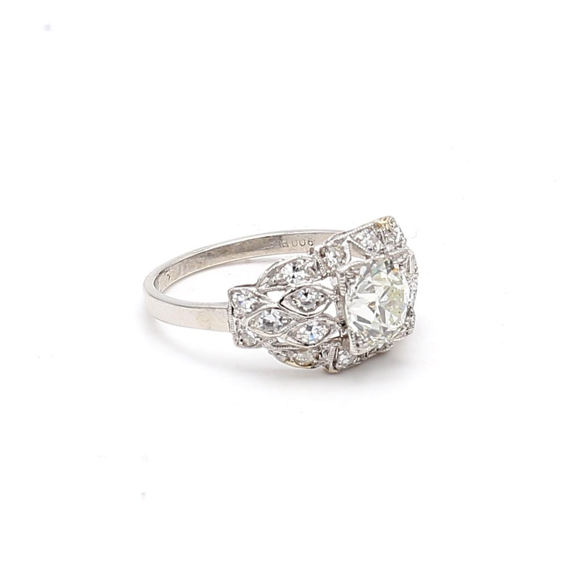 1.47 Carat Old European Cut K VS1 and K VS1 Diamond Platinum Wedding Ring In Good Condition For Sale In New York, NY