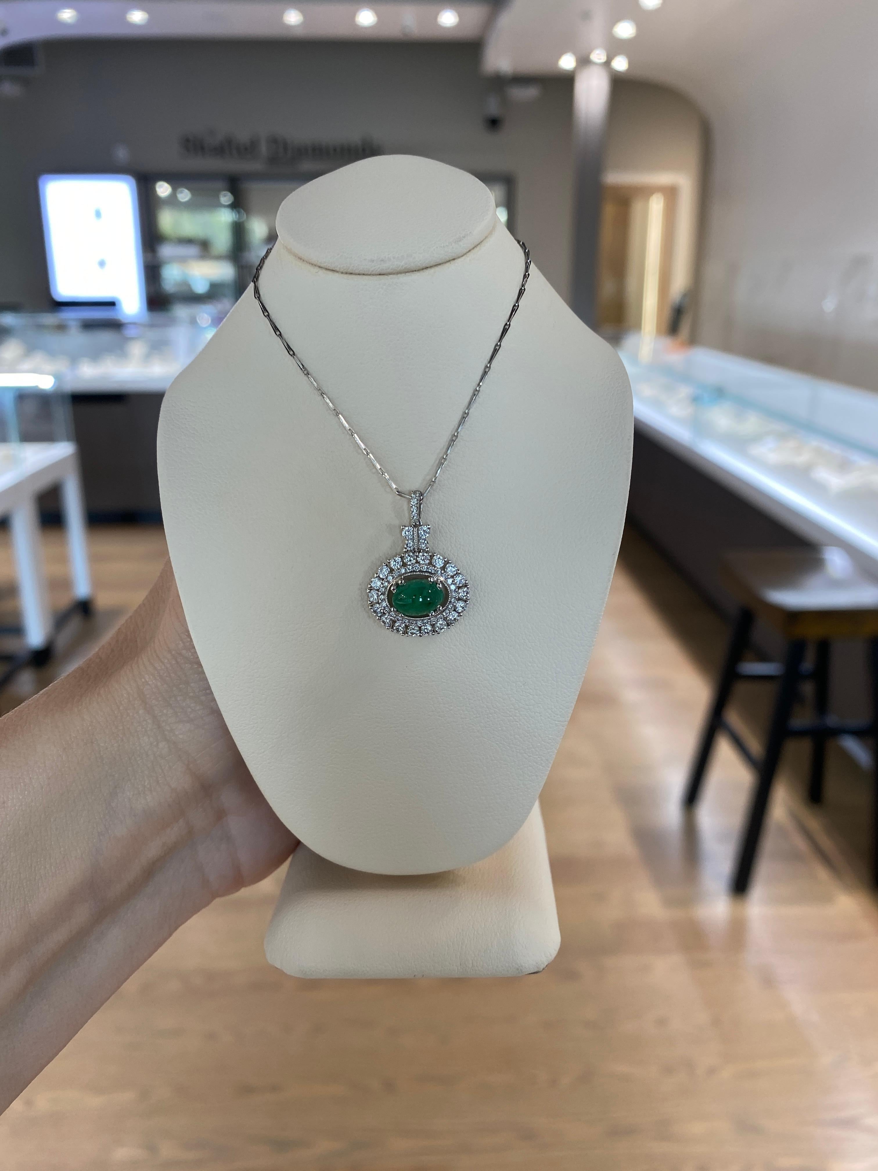 1.47 Carat Oval Cabachon Emerald with 0.90ctw Accent Diamonds Pendant Necklace For Sale 3