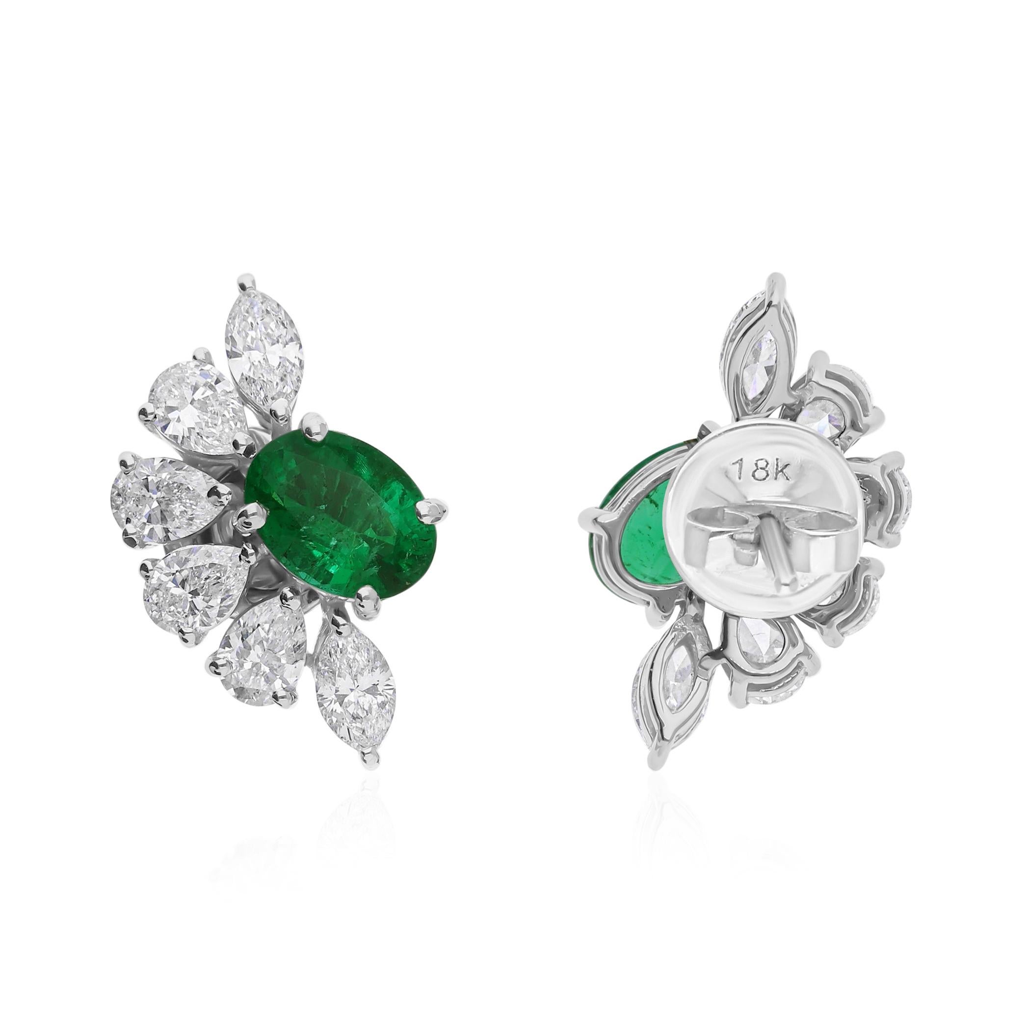Realizzati in oro a 18 carati, questi squisiti orecchini sono impreziositi da 1,47 carati di diamanti scintillanti.

Segui la vetrina di Spectrum Jewels per vedere le ultime collezioni e i pezzi esclusivi. Spectrum Jewels è orgoglioso di essere