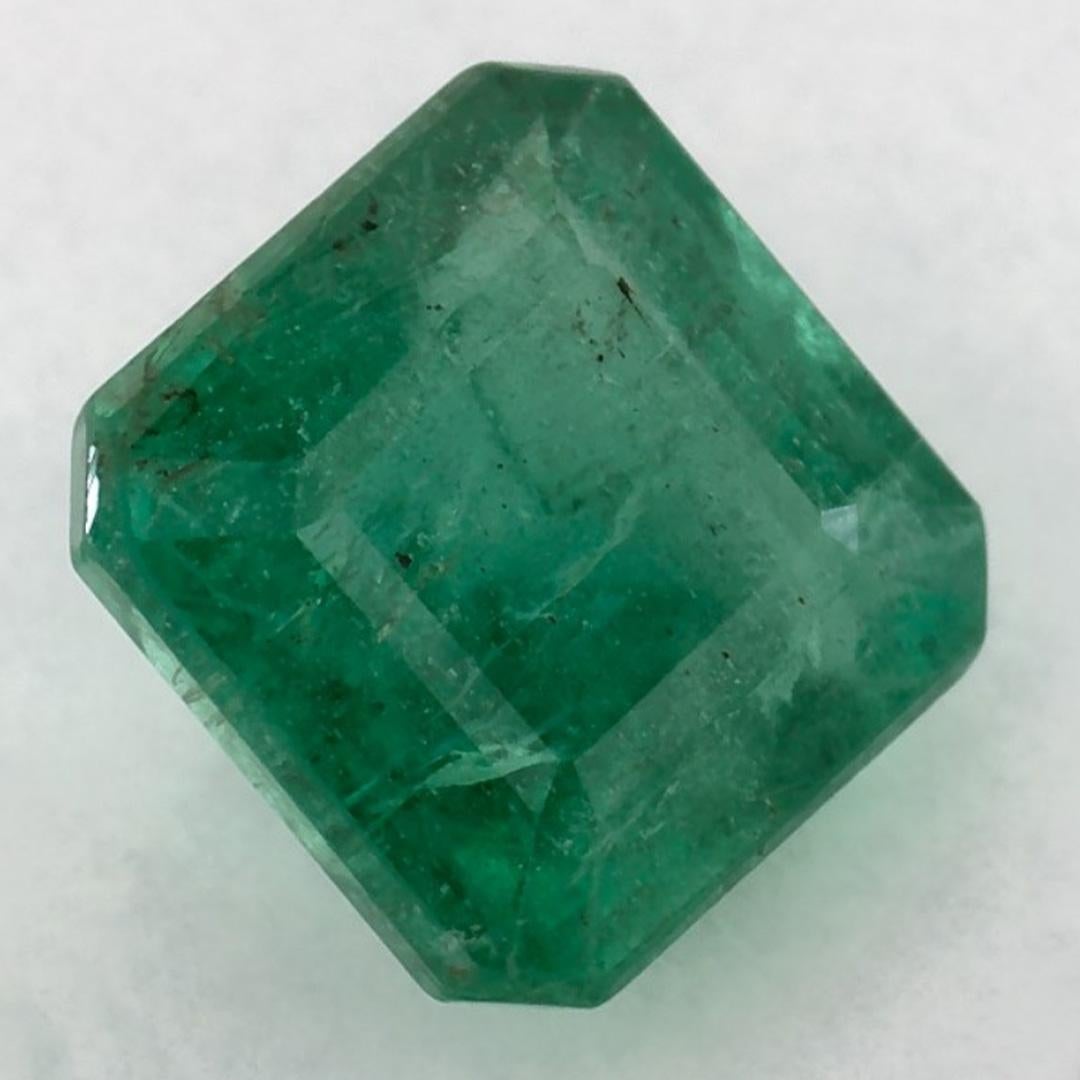 Con un vibrante tono verde, la piedra de nacimiento de mayo es un símbolo del renovado crecimiento primaveral. 

Explora la vibrante colección de esmeraldas, rubíes y zafiros de nuestra tienda, disponibles como gemas sueltas y combinadas con nuestra