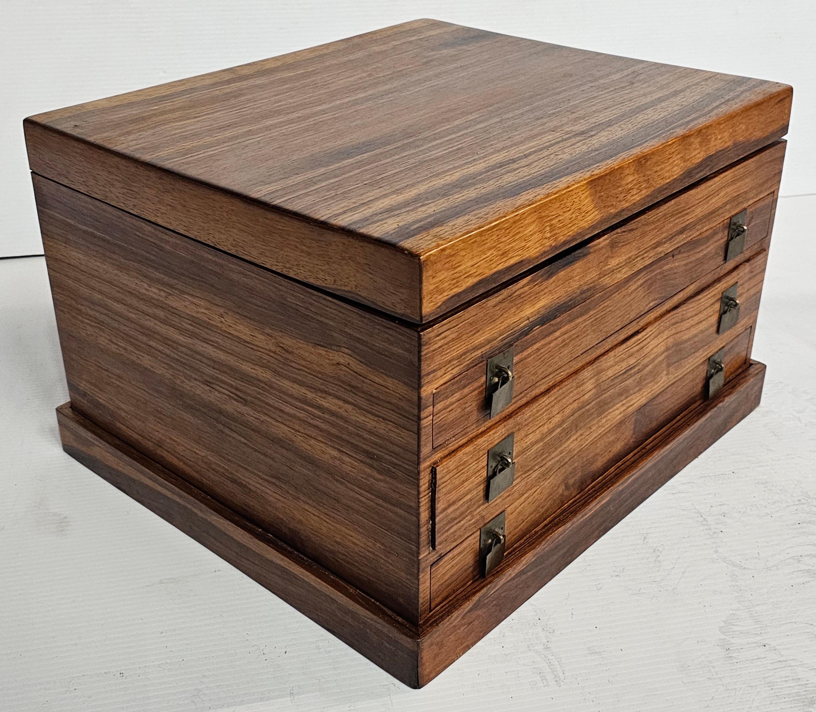 Juego De Cubiertos De 147 Piezas De Níquel Y Bronce En Estuche Ajustado De Teca en venta 4