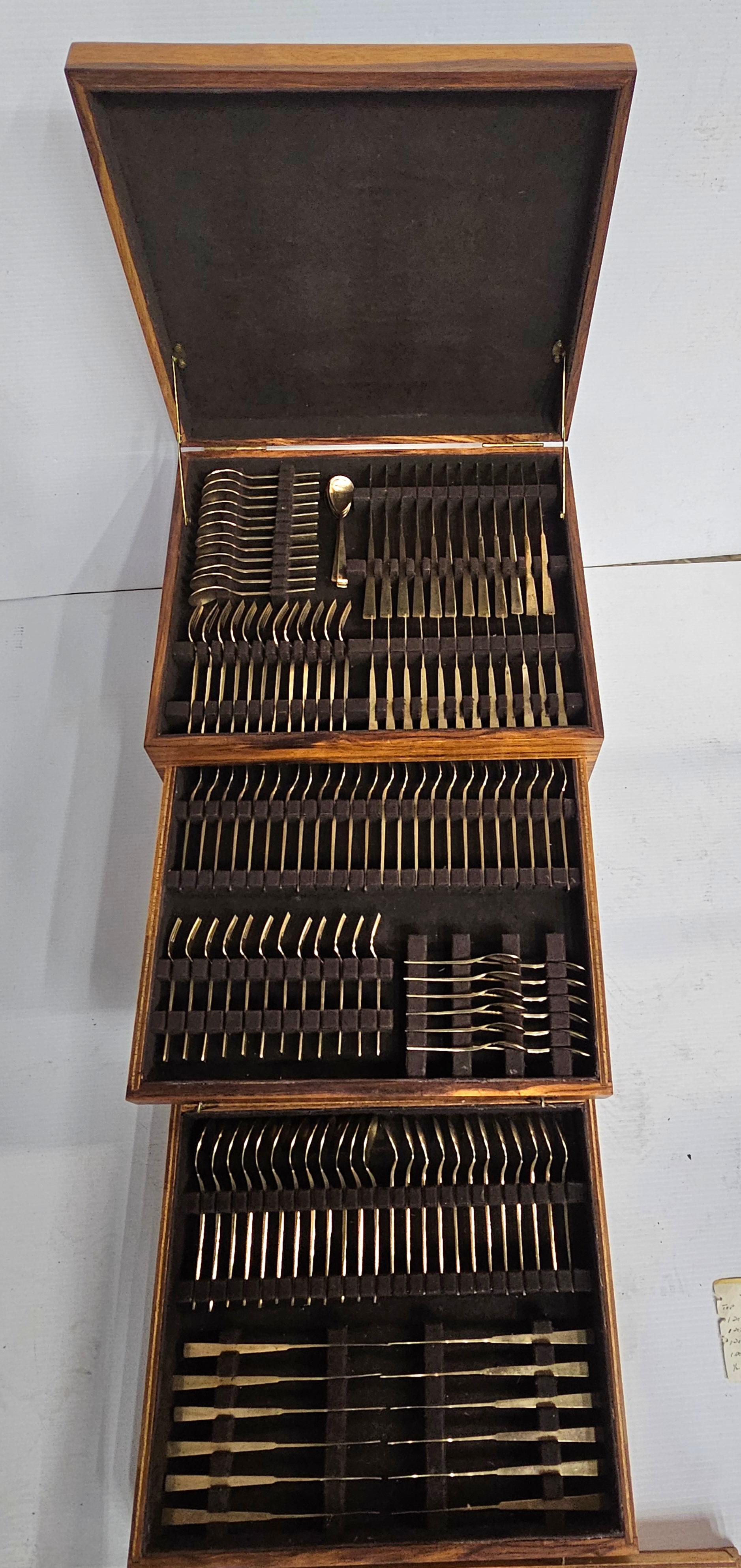 Juego De Cubiertos De 147 Piezas De Níquel Y Bronce En Estuche Ajustado De Teca Moderno de mediados de siglo en venta