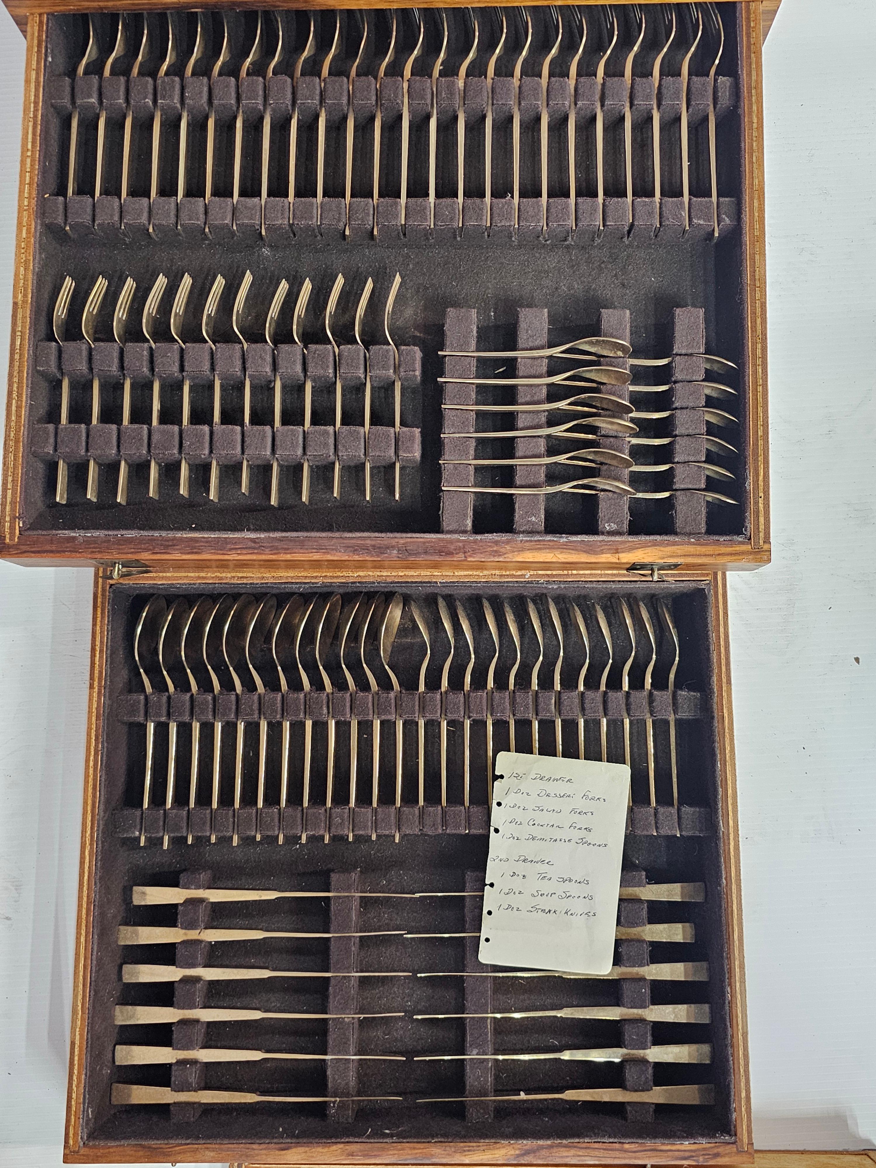Juego De Cubiertos De 147 Piezas De Níquel Y Bronce En Estuche Ajustado De Teca Pulido en venta