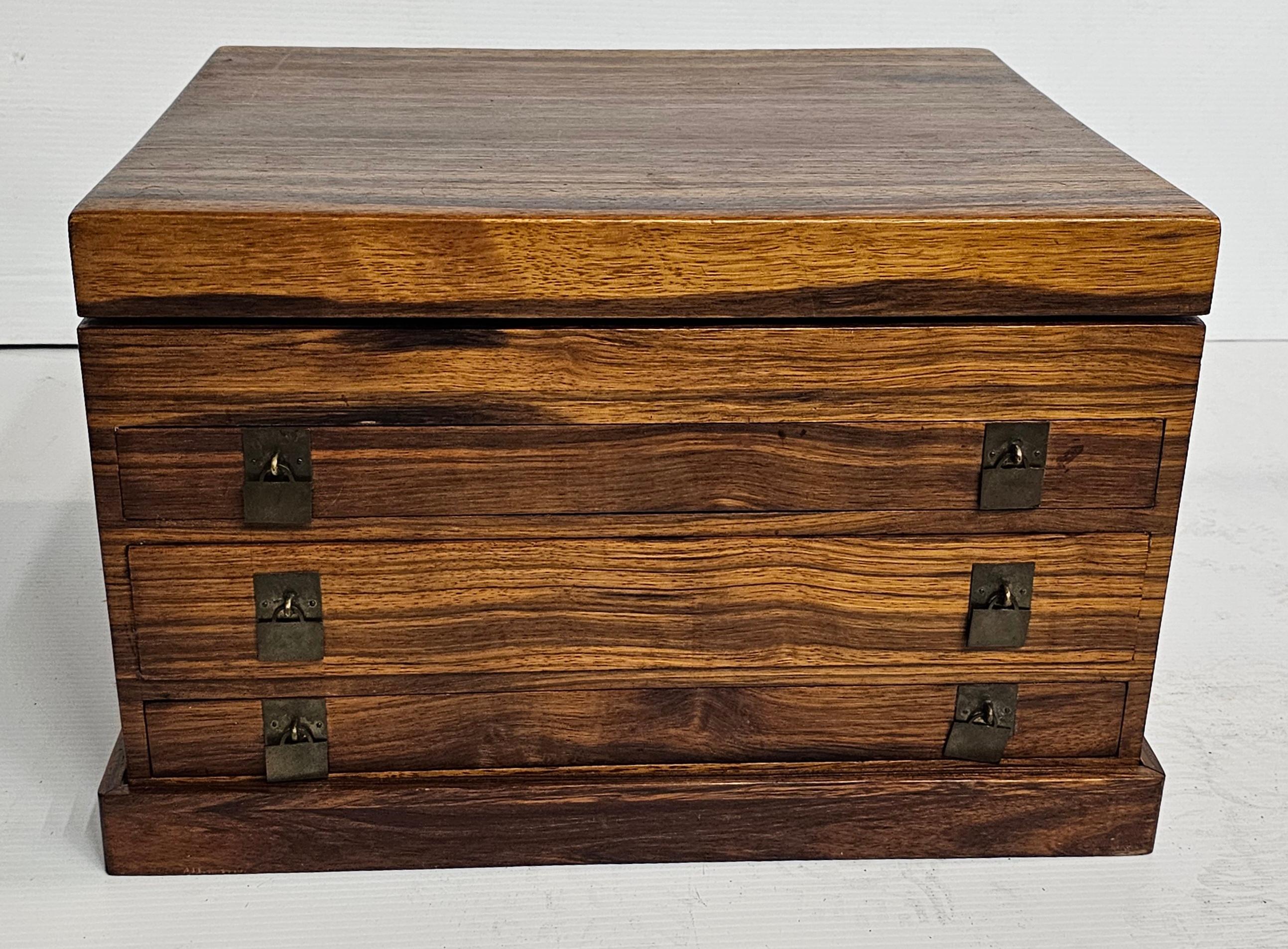 Juego De Cubiertos De 147 Piezas De Níquel Y Bronce En Estuche Ajustado De Teca en venta 2