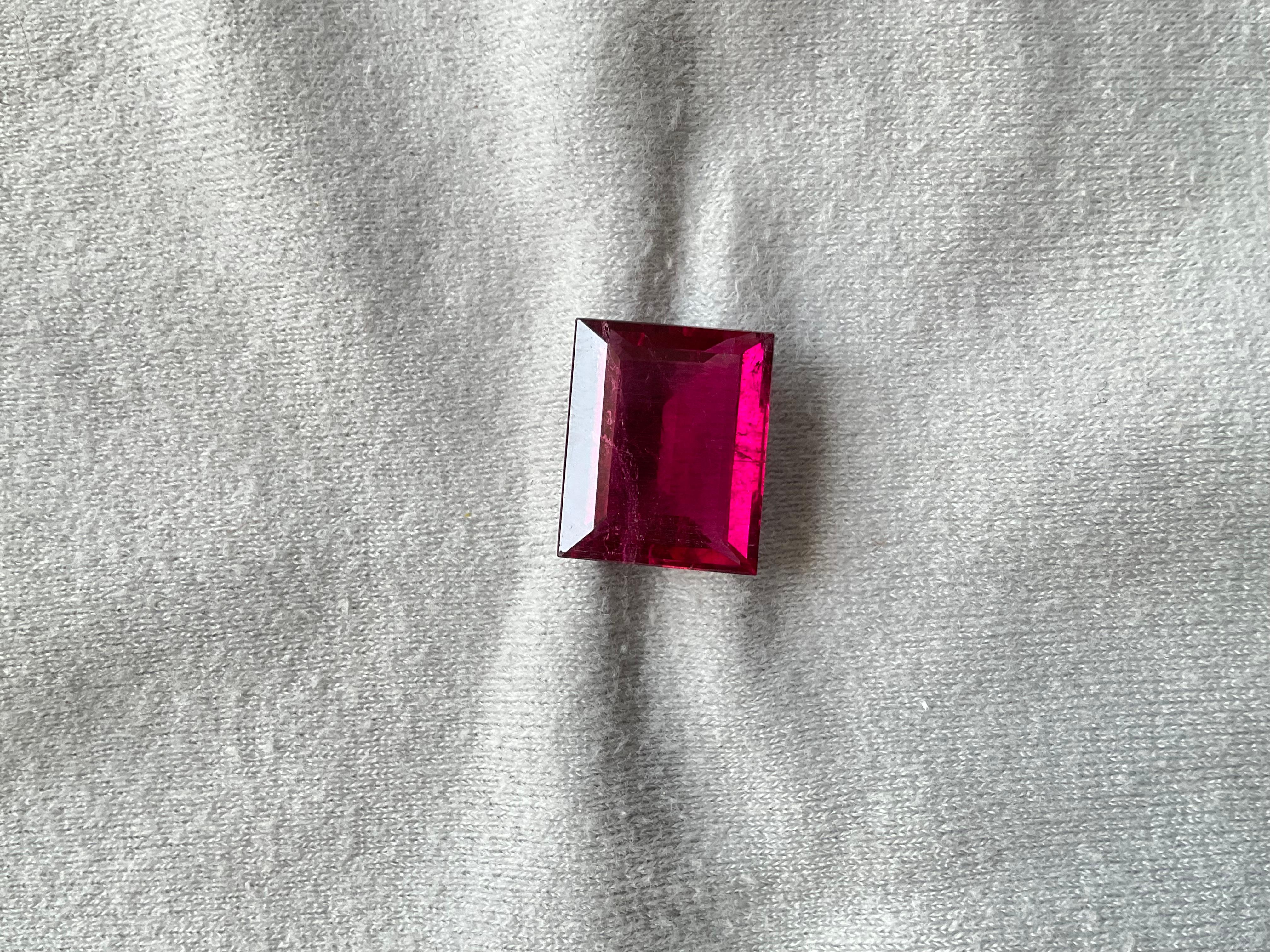 Women's or Men's 14.70 Carats Rubellite Tourmaline Octagon Cut Stone For Fine Jewelry Natural gem For Sale