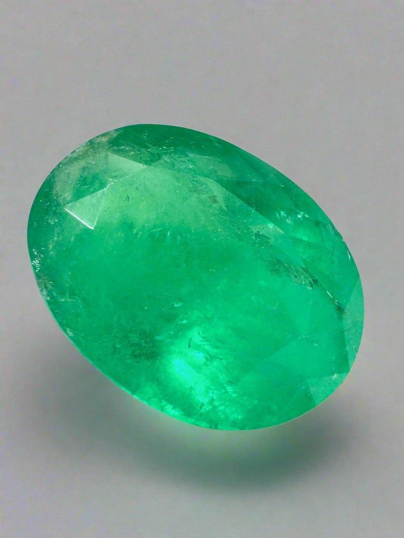 A. Stone: Smeraldo
Peso: 14,72 carati
Forma: Taglio ovale
Chiarezza: Semi-trasparente
Lucentezza: Molto buono
Colore: Verde medio giallognolo
Misure: 17,42 mm x 13,33 mm x 10,54 mm
Origine geografica: Colombia
Trattamento: Naturale,
