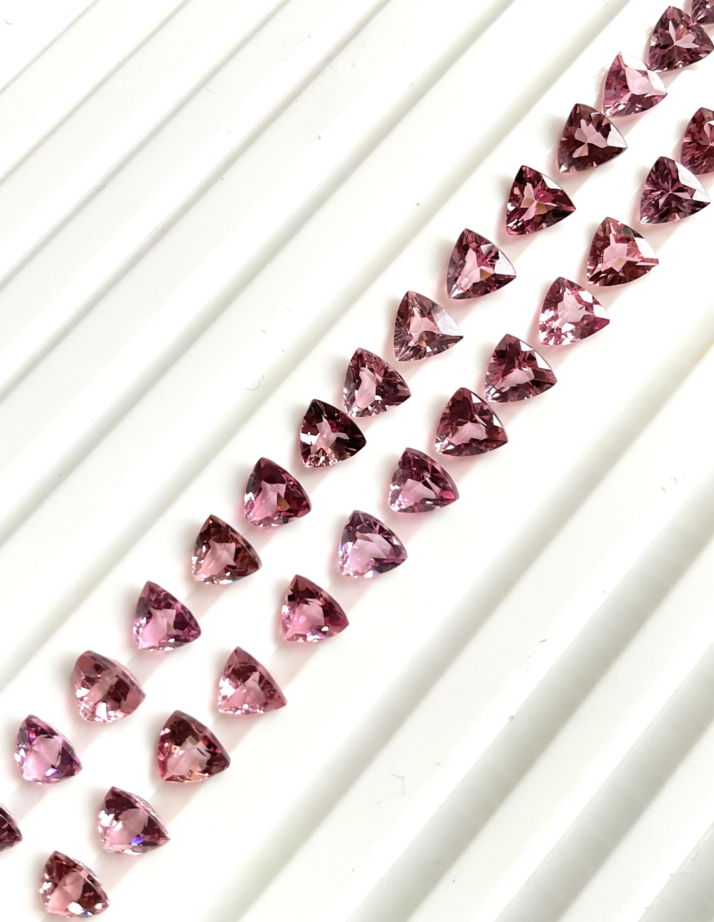 14,75 carati di tormalina rosa Trillion 36 pezzi pietra tagliata sfaccettata Gemma naturale in vendita 1