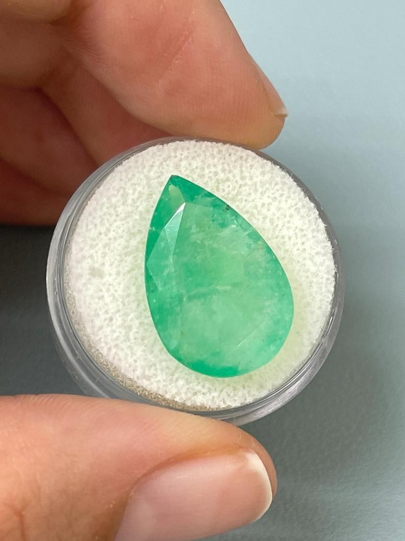 Donna 14,77ct 21x14 Greene & Greene naturale smeraldo colombiano - pietra di nascita di maggio con taglio a pera in vendita
