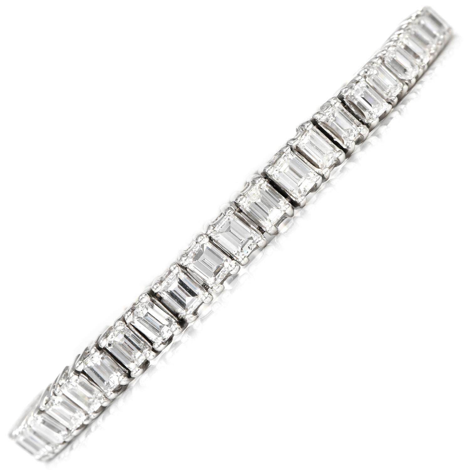 14.79 Carat Emerald-Cut Diamond Platinum Graduated Tennis Bracelet In Excellent Condition In Miami, FL