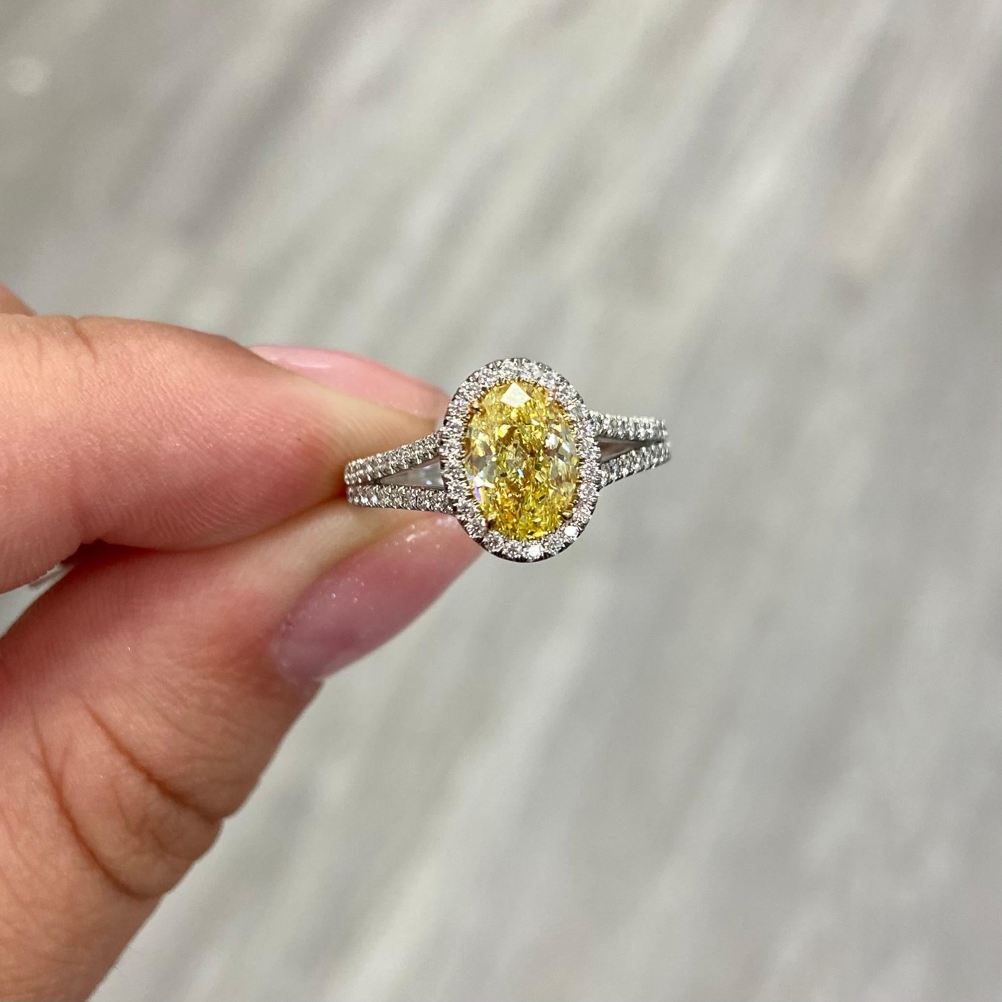1.47ct GIA Fancy Intense Yellow Oval Diamond Ring In New Condition For Sale In New York, NY