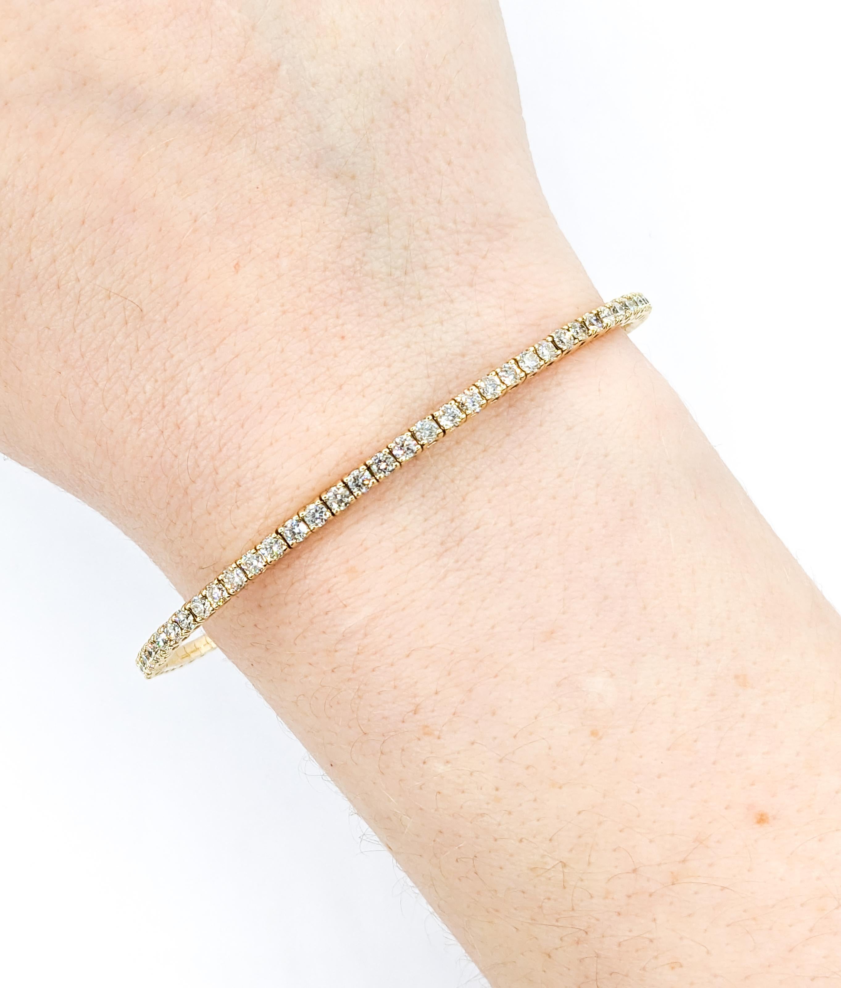 1.47ctw Diamond Bracelet In Yellow Gold


This elegant bracelet, masterfully crafted in 14kt yellow gold, boasts a classic bangle design adorned with 1.47ctw of dazzling diamonds. These gems, with their SI2-I1 clarity and I color, sparkle with every