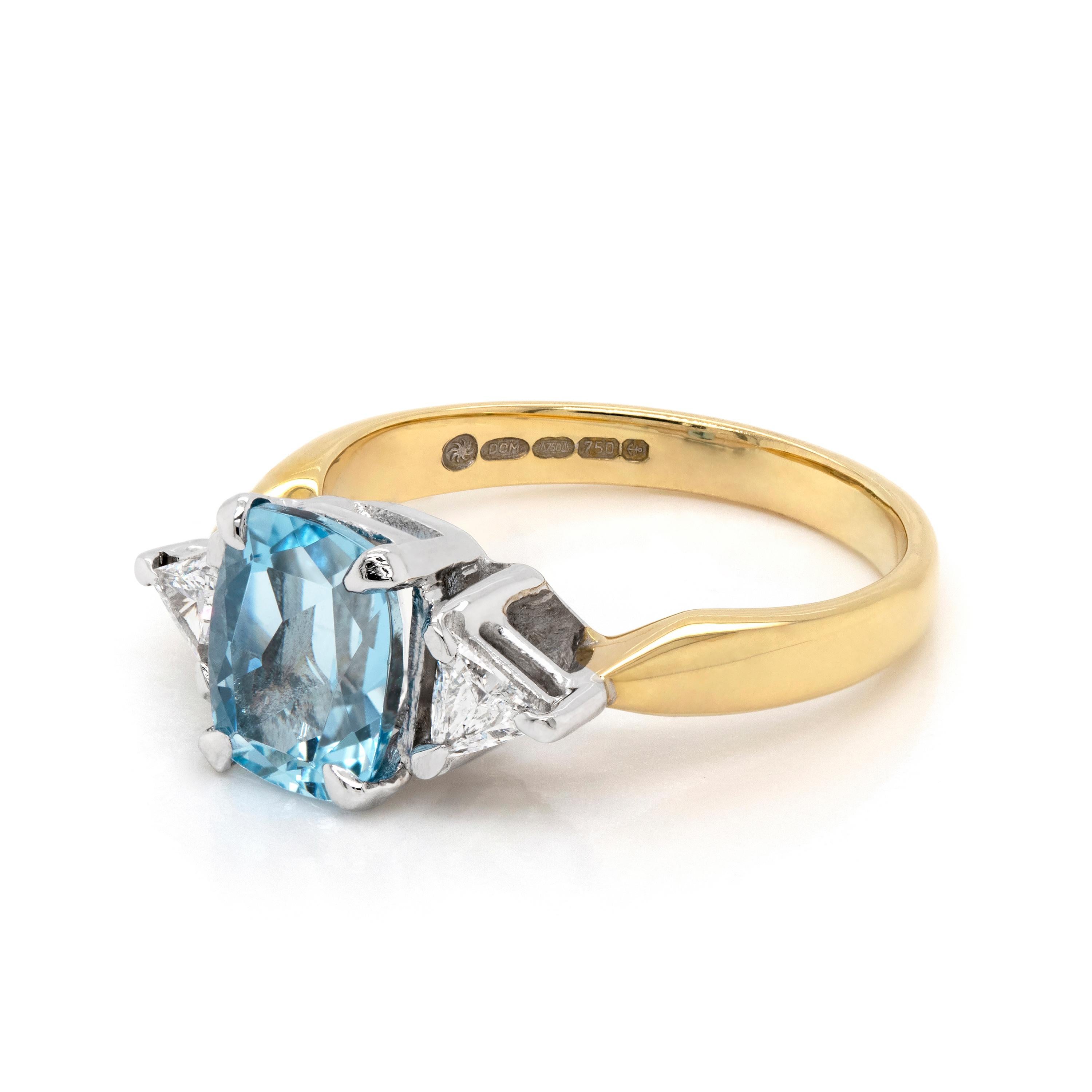 Modern 1.48 Carat Aquamarine and Diamond 18ct Gold Engagement Ring For Sale