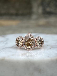 1,48 Karat Fancy Brown Pear & 1,32 TCW Round Diamond Rose Gold Verlobungsring
