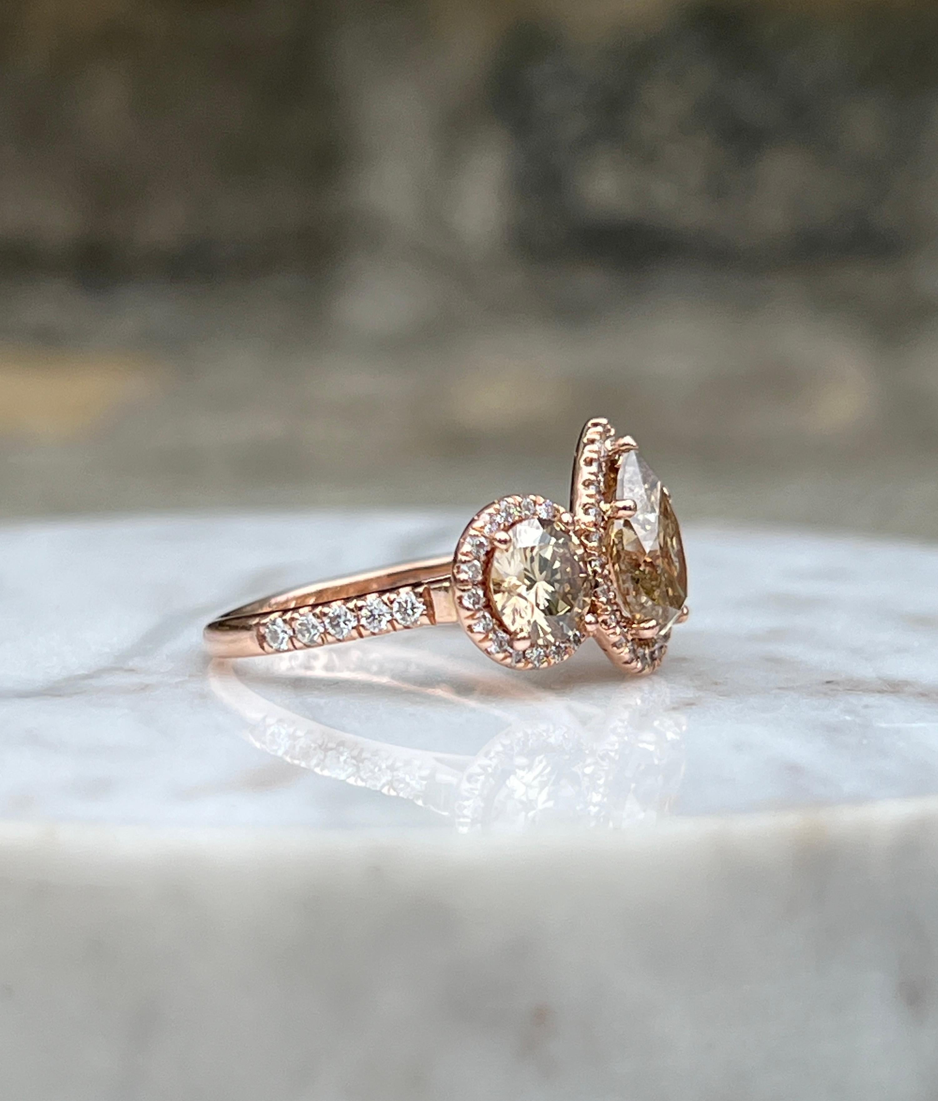 Taille poire Bague de fiançailles en or rose 1,48 carat Fancy Brown Pear et 1,32 TCW Round Diamond en vente