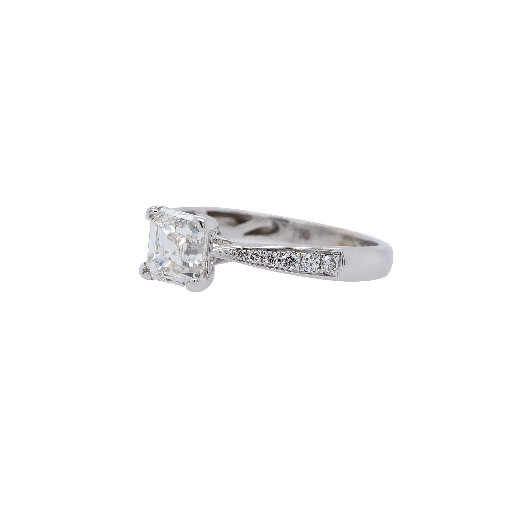 1.48 Carat GIA Emerald Cut Engagement Ring Set Pour femmes en vente