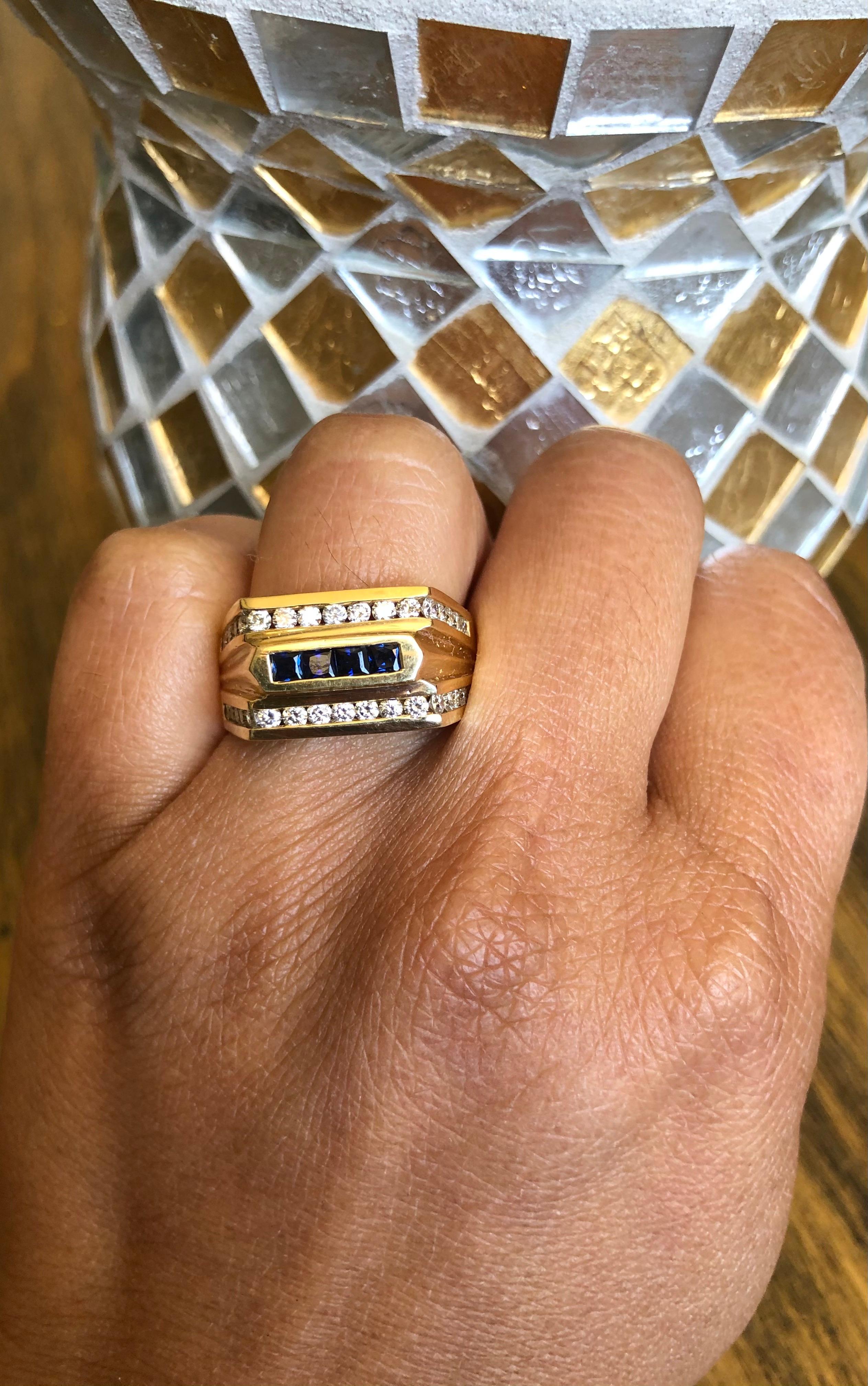 Contemporary 1.48 Carat Men's Sapphire Diamond 14 Karat Yellow Gold Ring For Sale