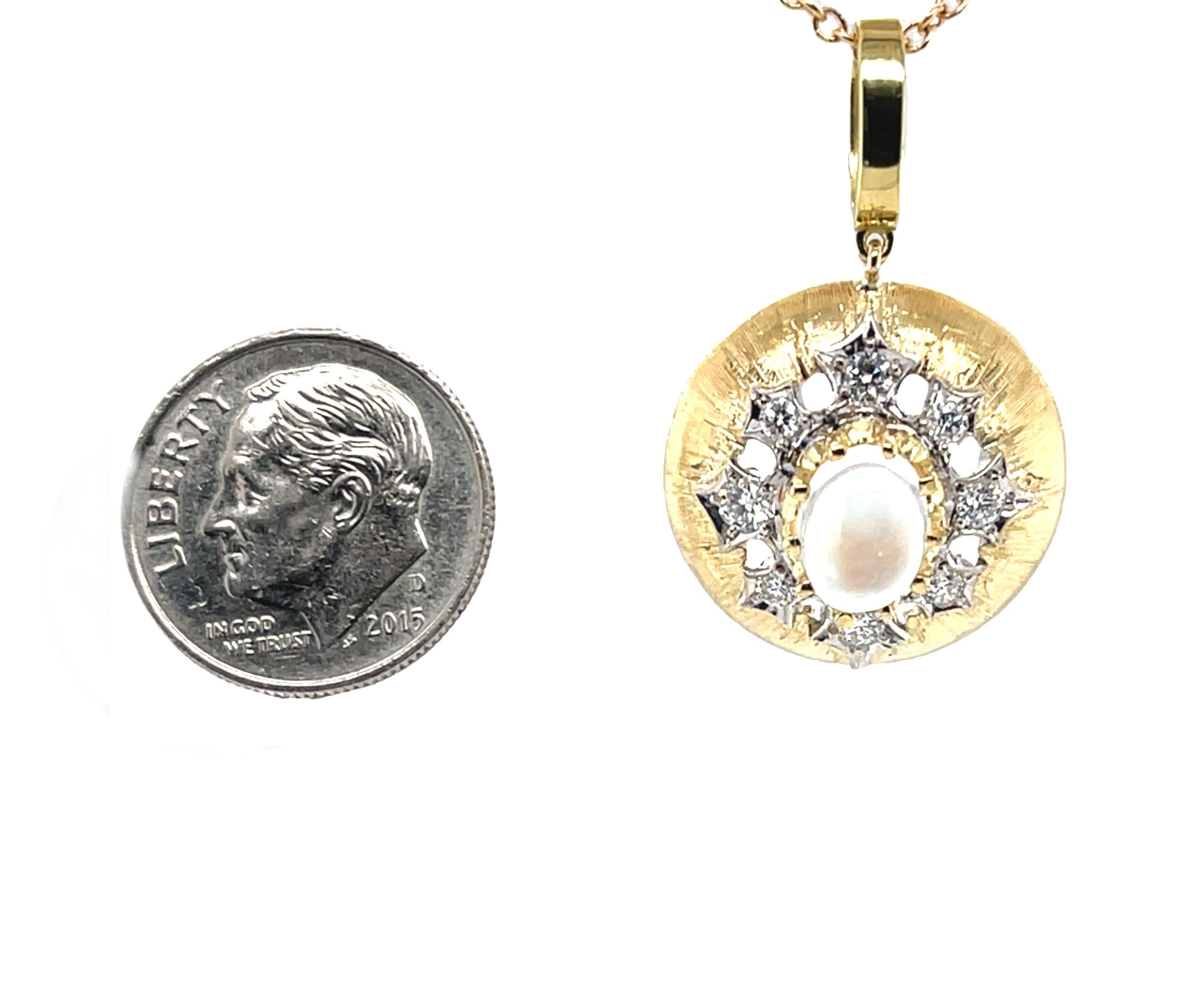 Artisan Pendentif en or blanc et jaune 18 carats, pierre de lune arc-en-ciel et diamants de 1,48 carat en vente