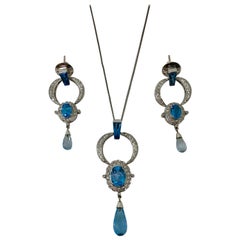 Ensemble de pendentifs en diamants blancs ronds brillants de 1,48 carat et topaze bleue de 13,25 carats