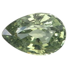 Saphir vert jauneâtre de 1,48 carat certifié lotus de Madagascar