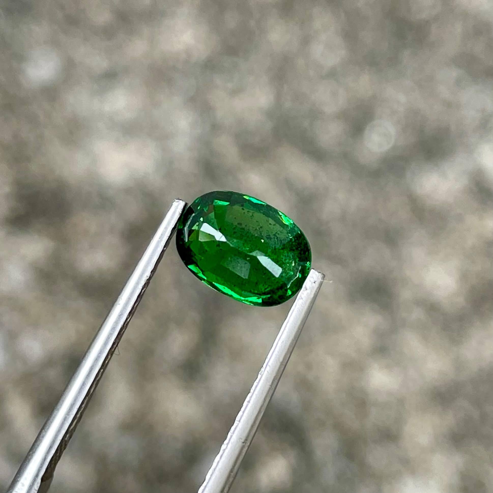 1.48 carats Bright Green Tsavorite Garnet Stone Oval Cut Kenyan Gemstone im Zustand „Neu“ im Angebot in Bangkok, TH