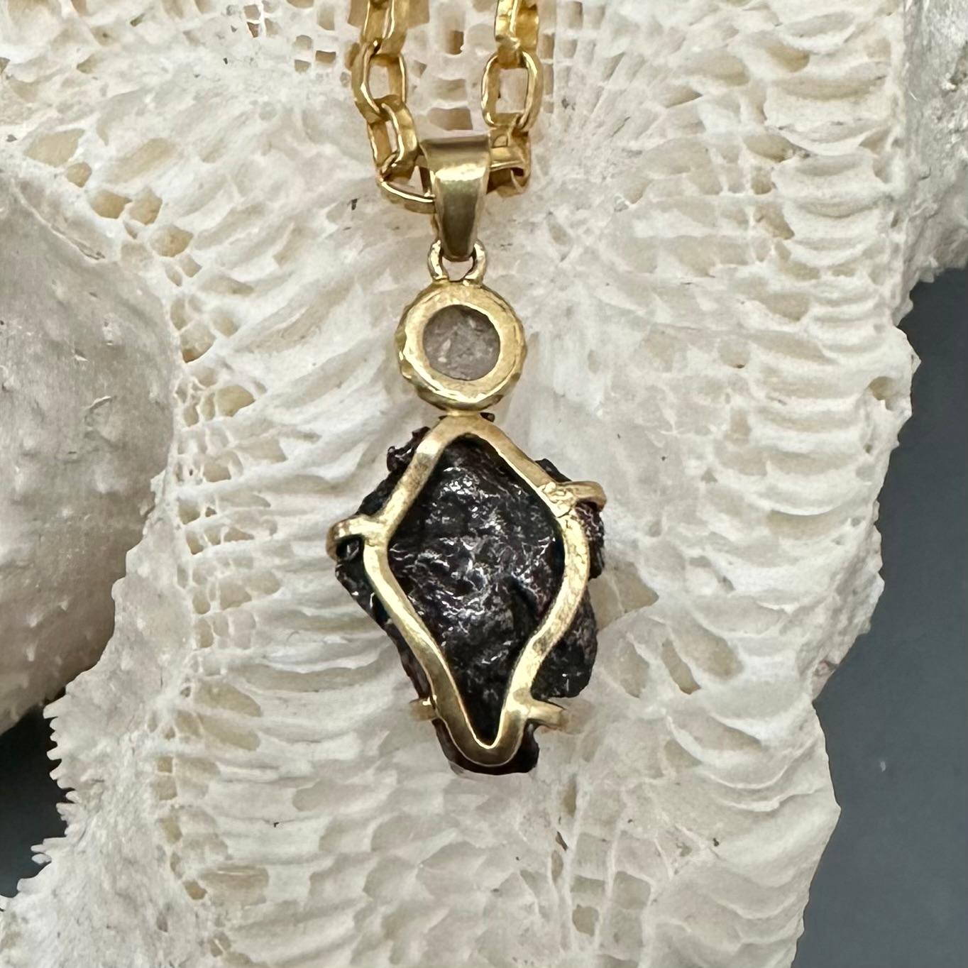 14.8 Carats Sikhote-Alin Meteorite Natural Diamond 18K Gold Pendant  For Sale 3