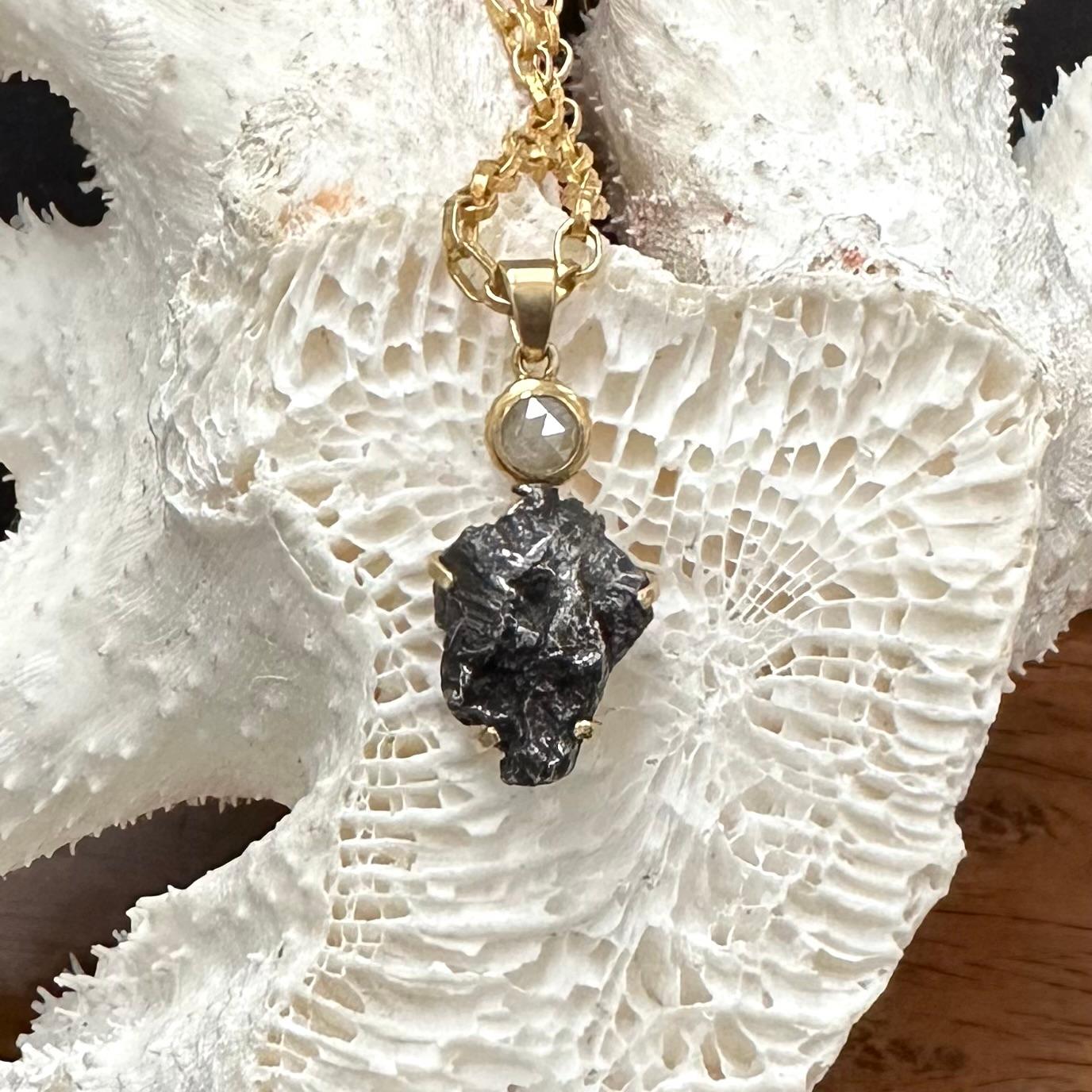 14.8 Carats Sikhote-Alin Meteorite Natural Diamond 18K Gold Pendant  In New Condition For Sale In Soquel, CA
