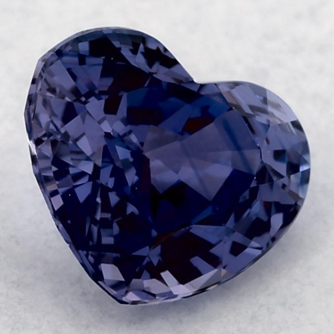 Ein sehr wertvoller September-Geburtsstein mit einer bezaubernden blauen Farbe. Man glaubt, dass sie dem Leben Glück und Reichtum bringen.

Entdecken Sie die lebendige Kollektion von Smaragden, Rubinen und Saphiren in unserem Geschäft, die als lose