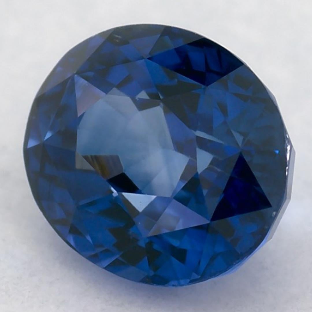 Questo zaffiro blu naturale offre eleganza e raffinatezza. Con la sua ricca saturazione del colore e il taglio preciso, è il centro perfetto per un anello di fidanzamento o un design di gioielli di lusso.

Questo zaffiro proviene dallo Sri Lanka