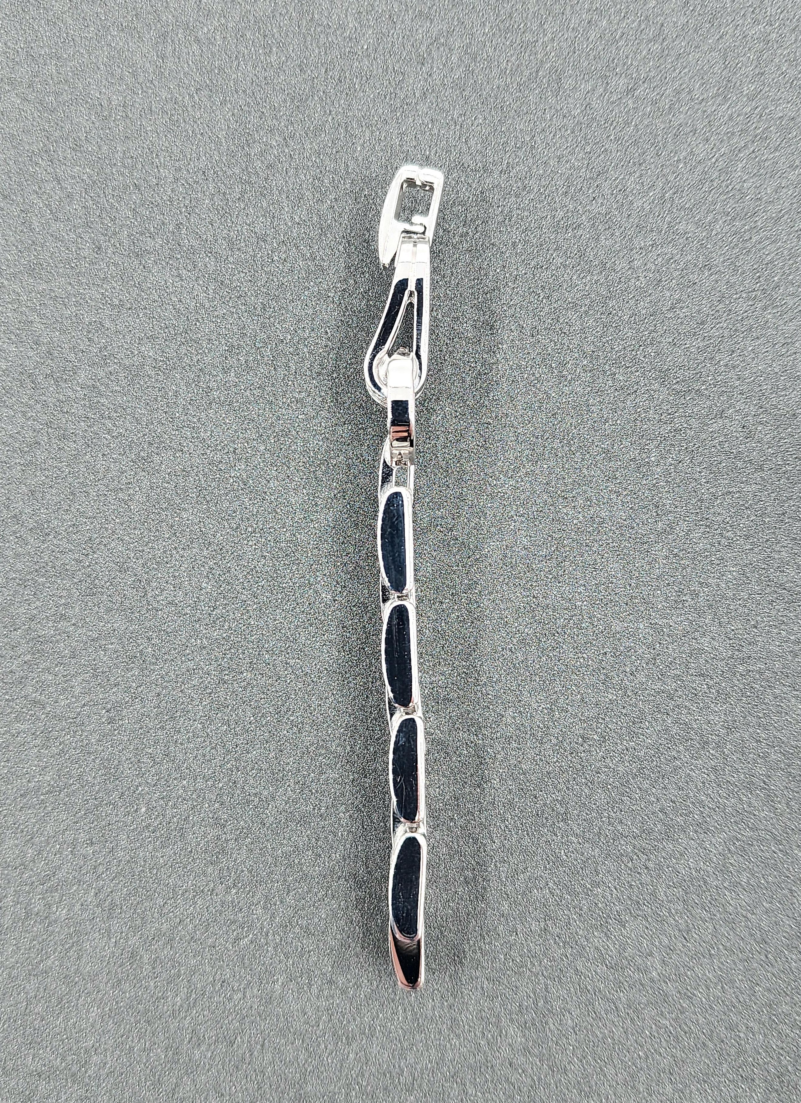 Women's or Men's 1.48 ct Cartier Agrafe necklace