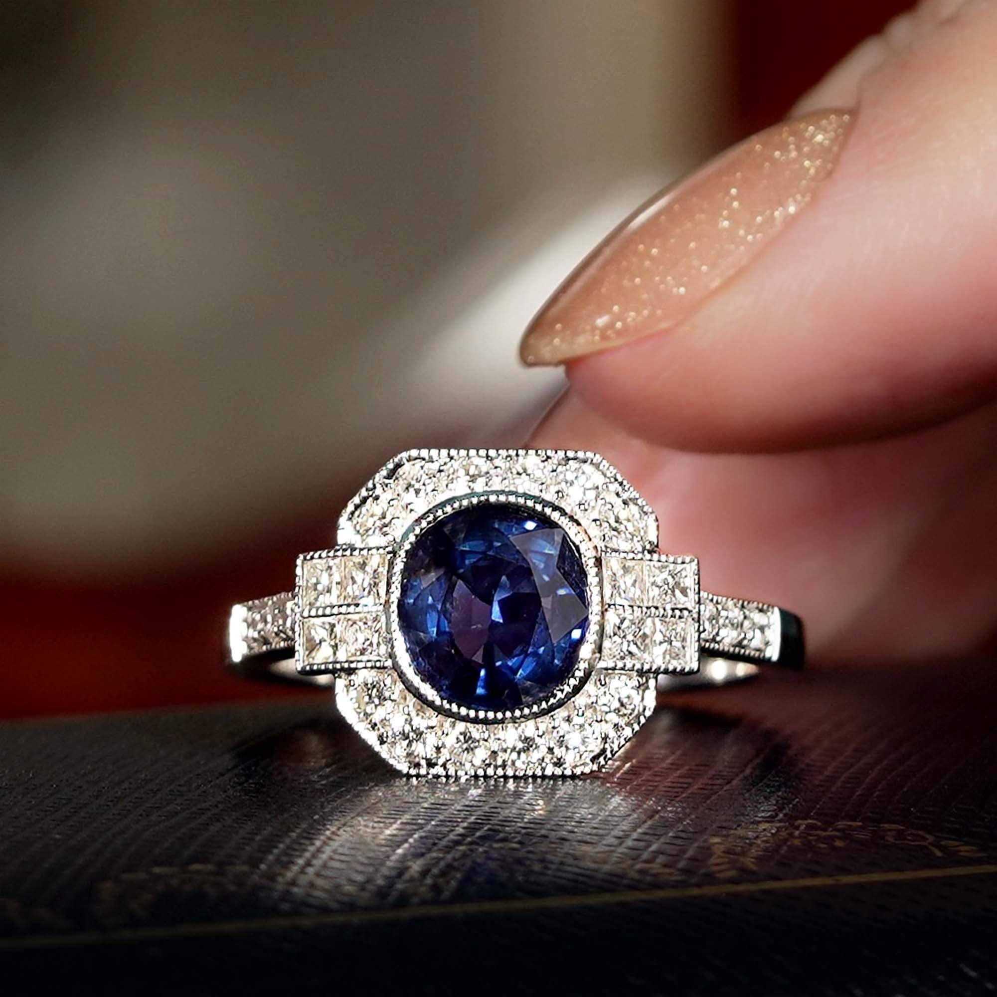 Art Déco 1.48 Ct. Sapphire Madagascar Diamond Art Deco Style Engagement Ring in 18K Gold in vendita