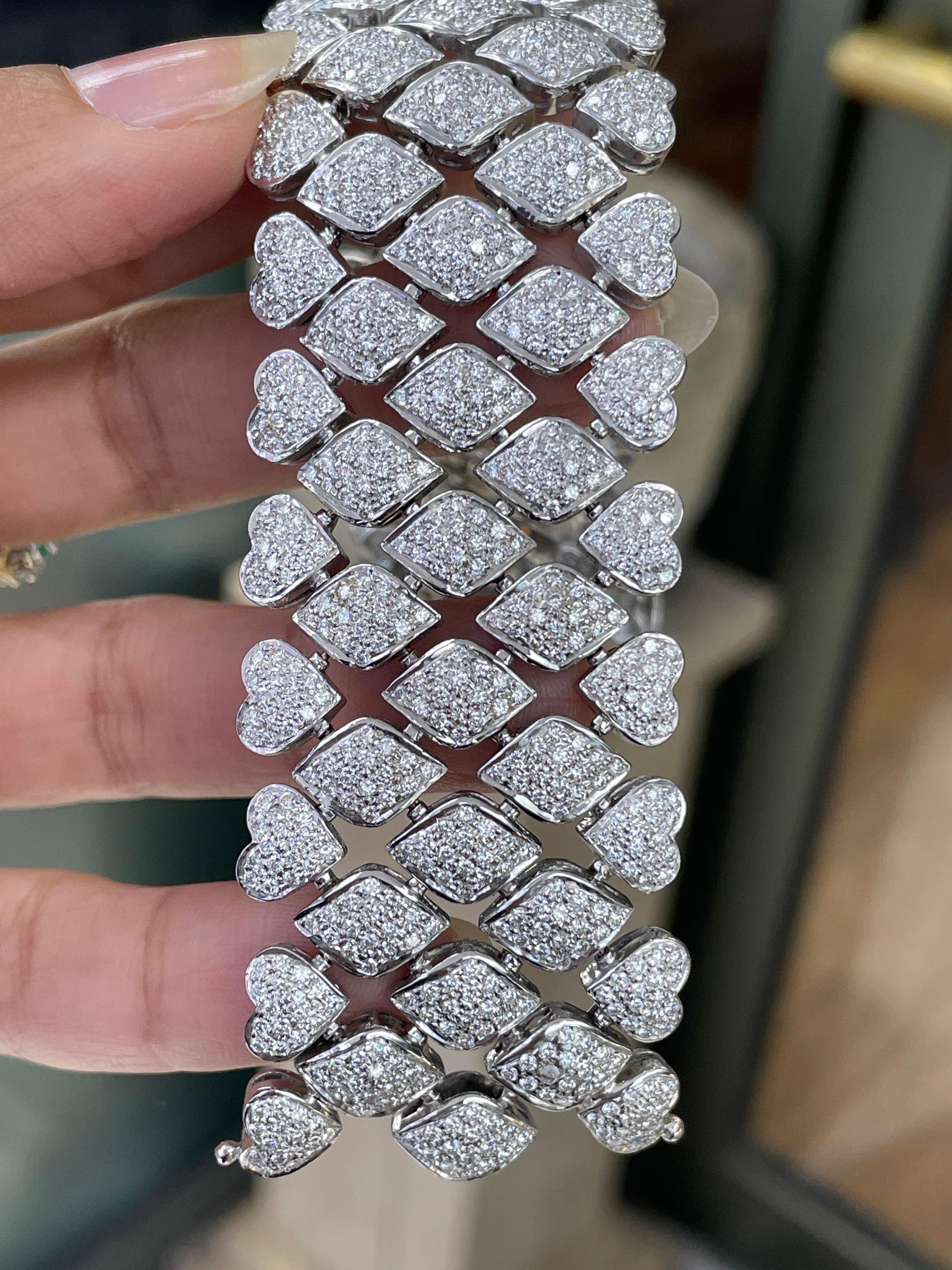 Women's 14.80 Carat Diamond 18 Carat White Gold Heart Cuff Bracelet For Sale