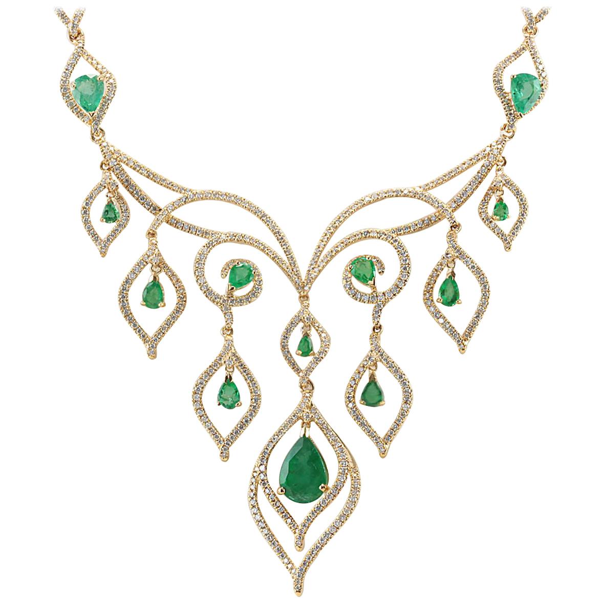 14.80 Carat Emerald 18 Karat Yellow Gold Diamond Necklace