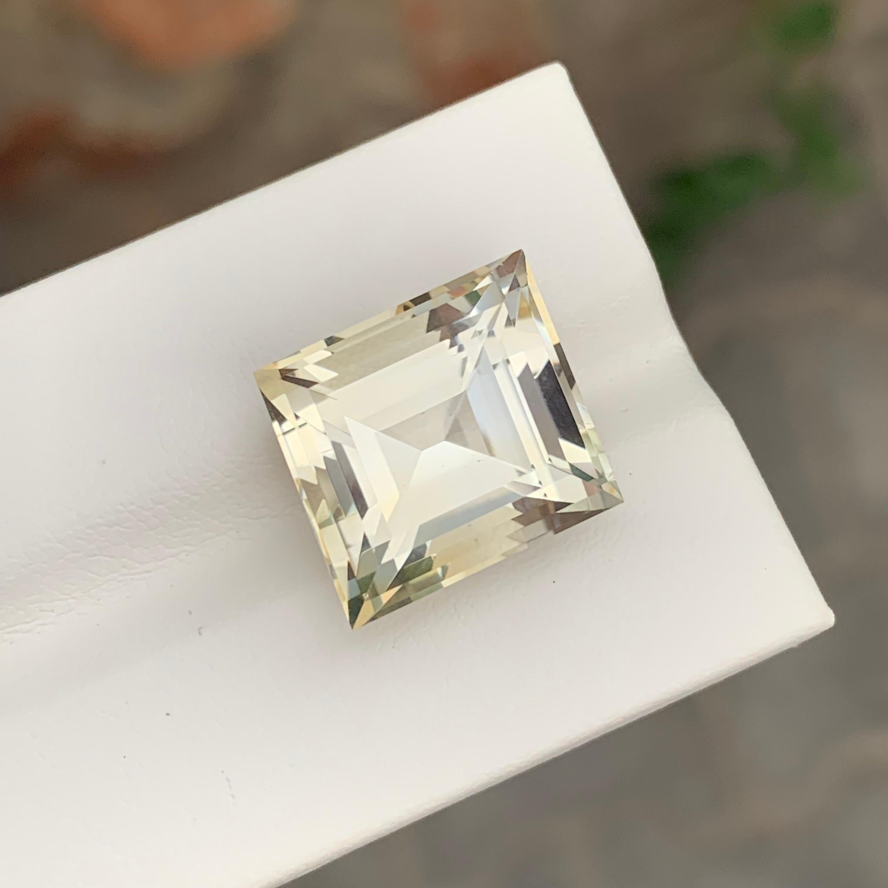 Citrine naturelle non sertie de 14,80 carats de couleur jaune clair en vente 4
