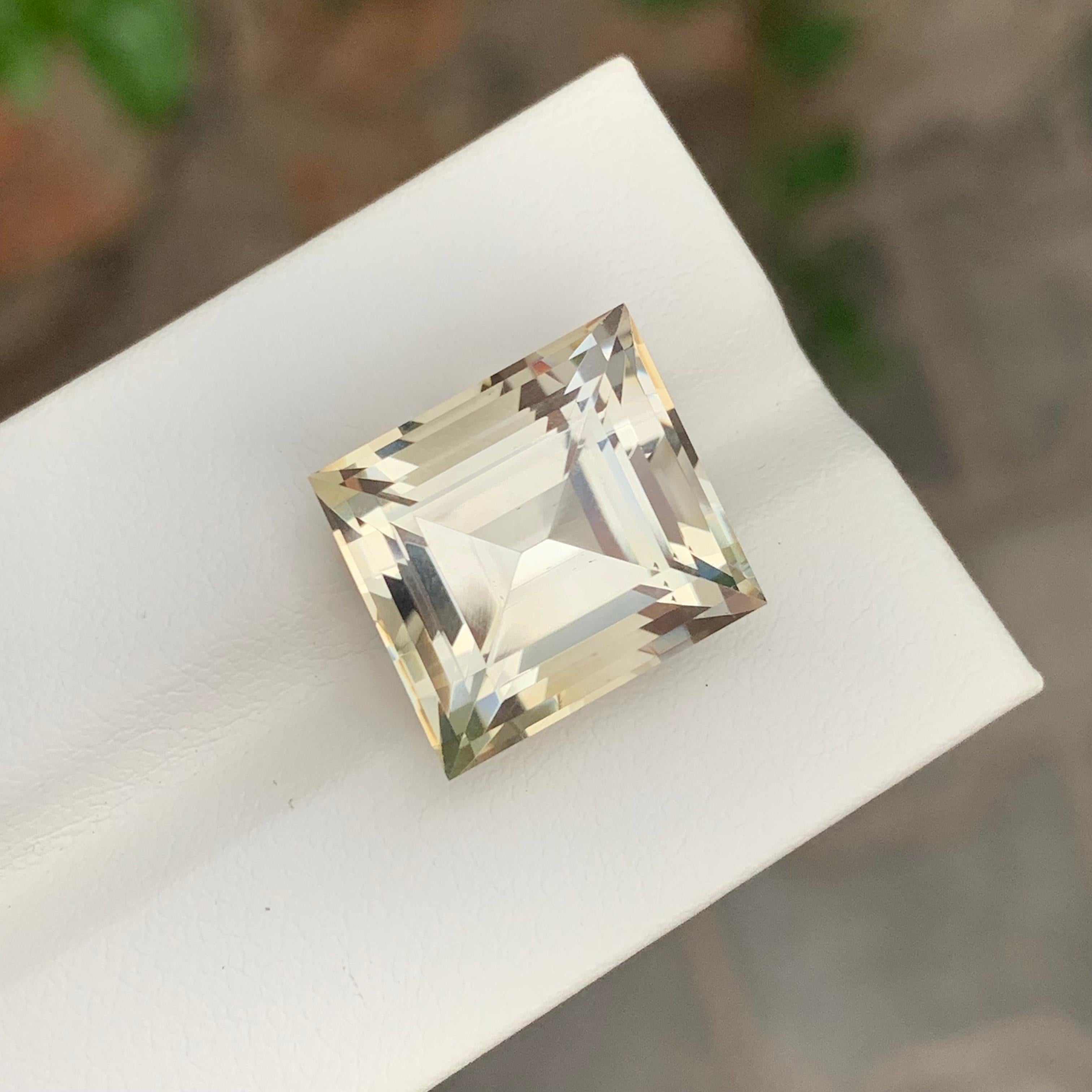 Citrine naturelle non sertie de 14,80 carats de couleur jaune clair Neuf - En vente à Peshawar, PK