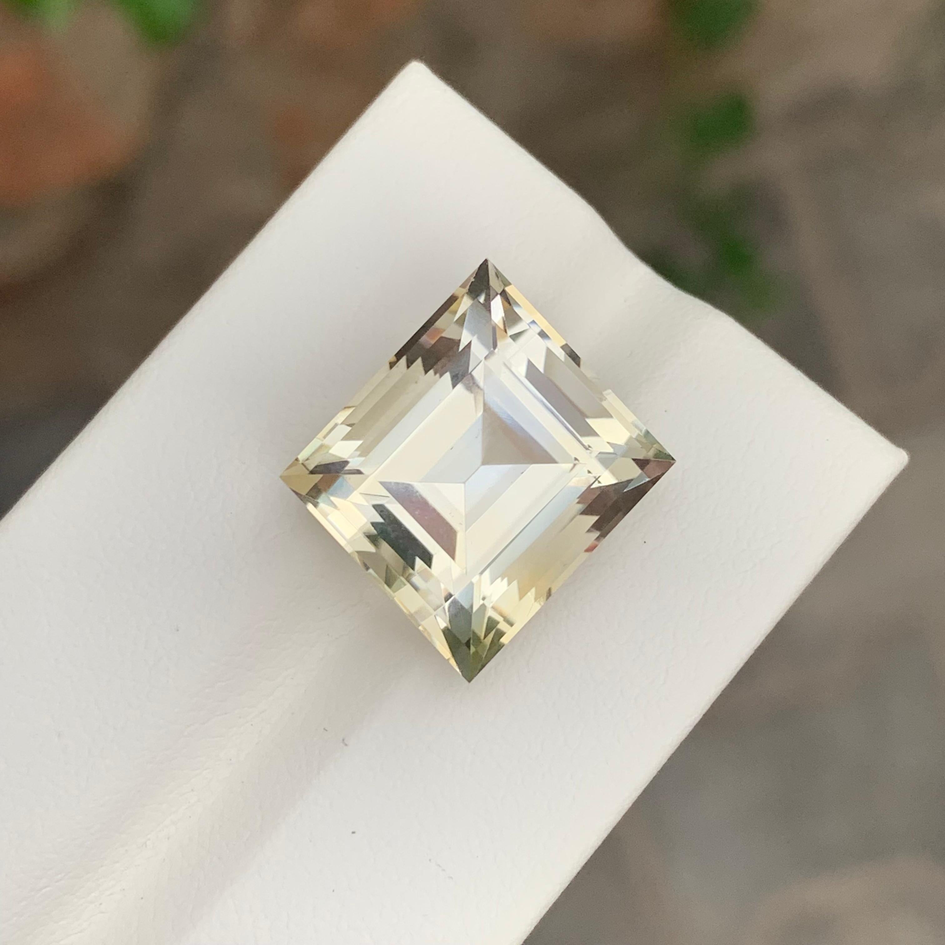 Citrine naturelle non sertie de 14,80 carats de couleur jaune clair Unisexe en vente