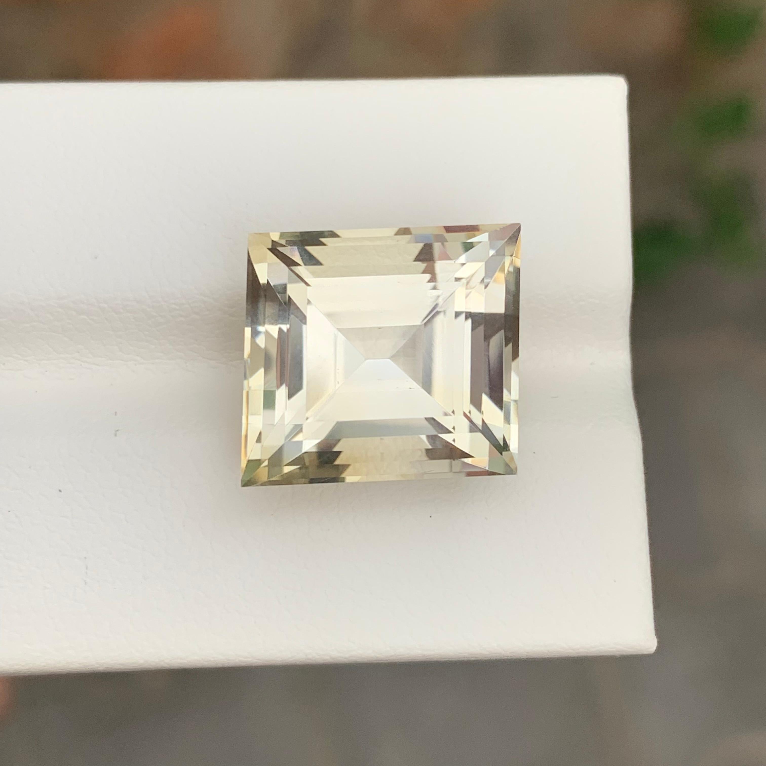 Citrine naturelle non sertie de 14,80 carats de couleur jaune clair en vente 2