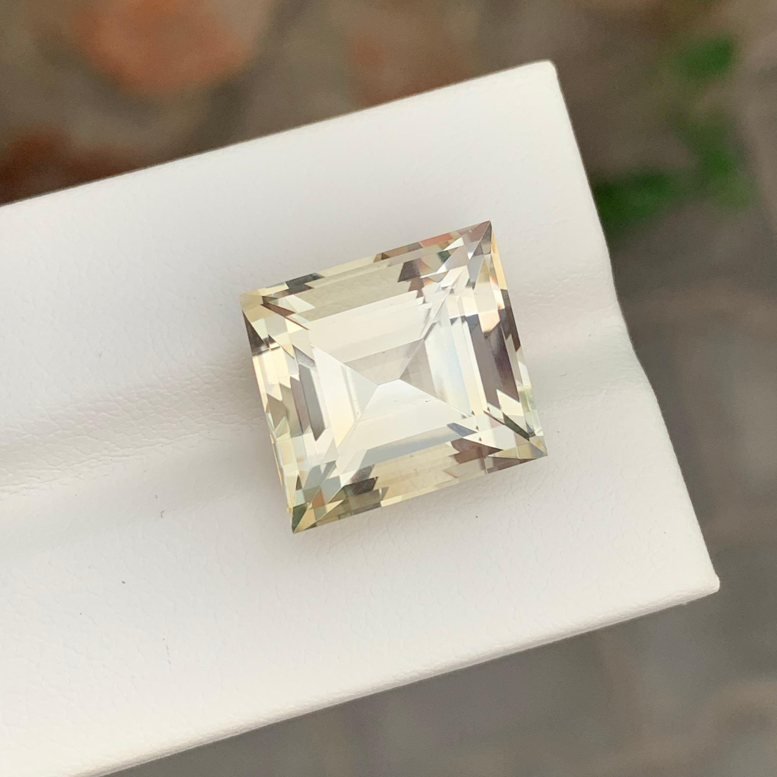 Citrine naturelle non sertie de 14,80 carats de couleur jaune clair en vente 3