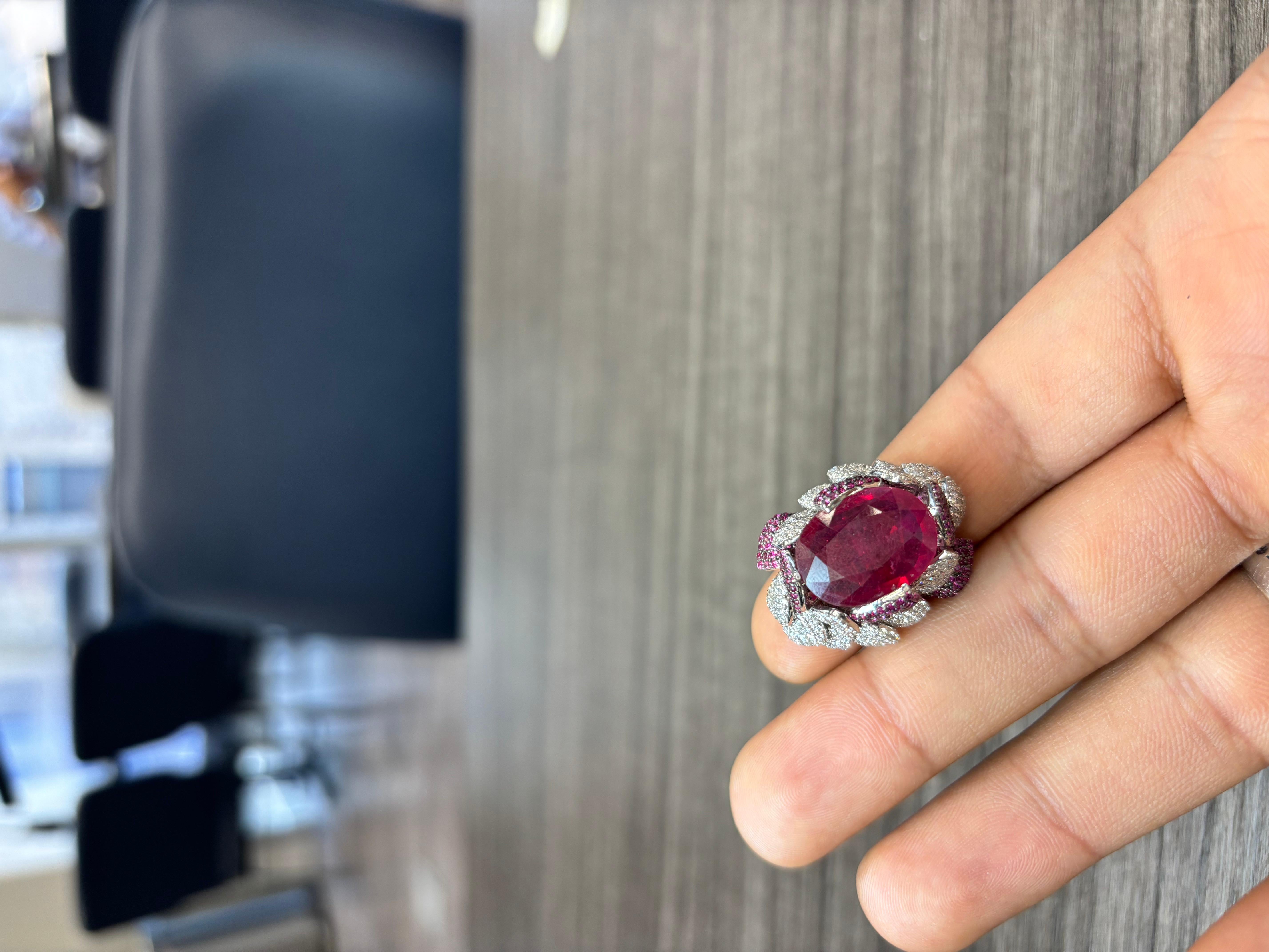 Anillo de Cóctel de Diamantes Naturales y Rubíes Pétalo de Rosa de 14,80 Quilates en venta 7